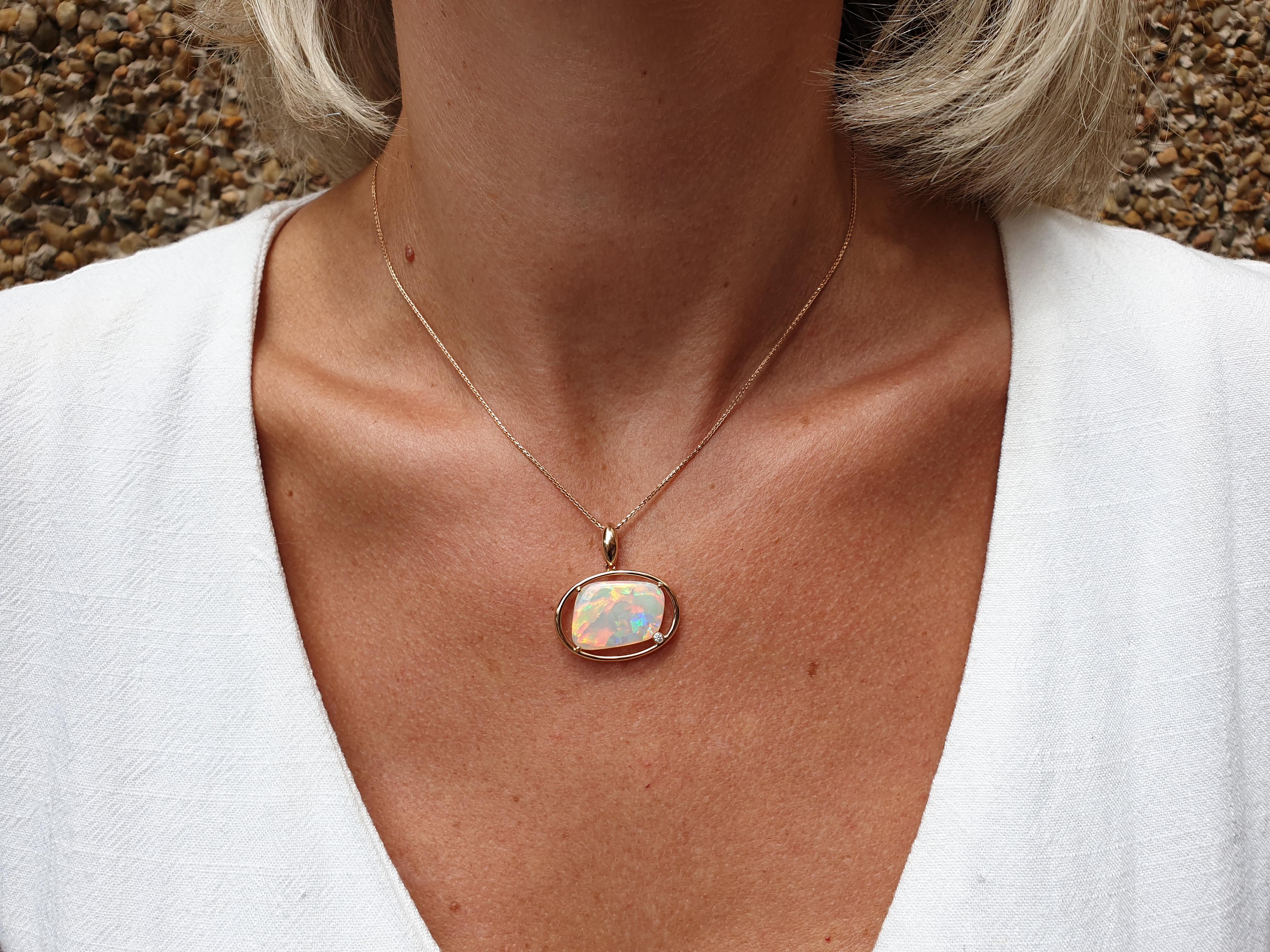 Giulians Contemporary 18k 4.14ct Australian White Opal and Diamond Necklace 1