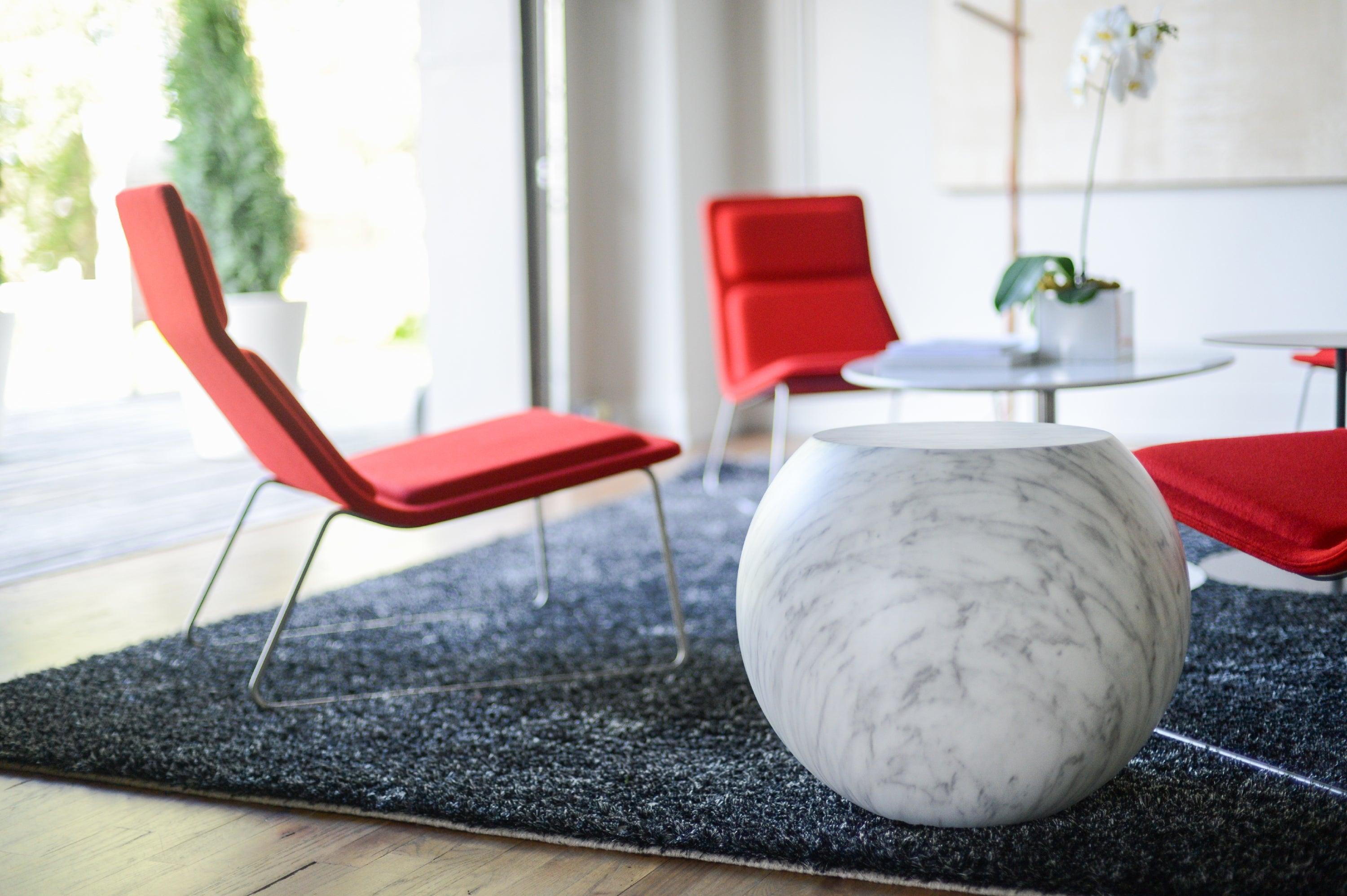 The perfect accent, with an ironic touch and eloquent presence, the Bong table by Giulio Cappellini is composed of a solid sphere and a round top. The Bong coffee table is available in several distinctive versions: fiberglass lacquered white,
