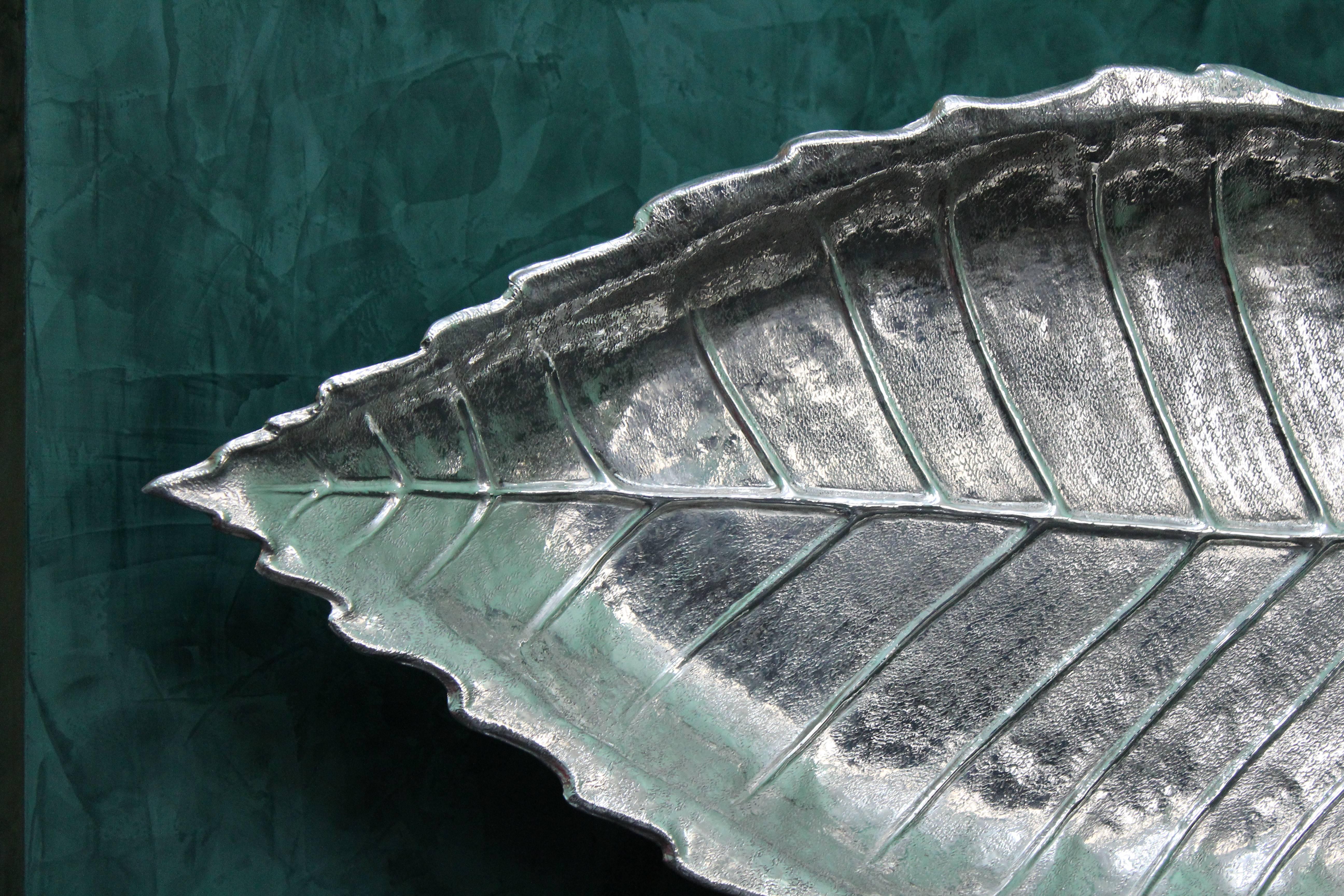 Silver tray leaf shaped, embossed and engraved by hand by Giulo Chiappa Italian silversmith from Milan during the fascism period in Italy (1934-1944).
Wonderful engraving work, in every single detail. Massive dimensions.
Can be easily used to serve