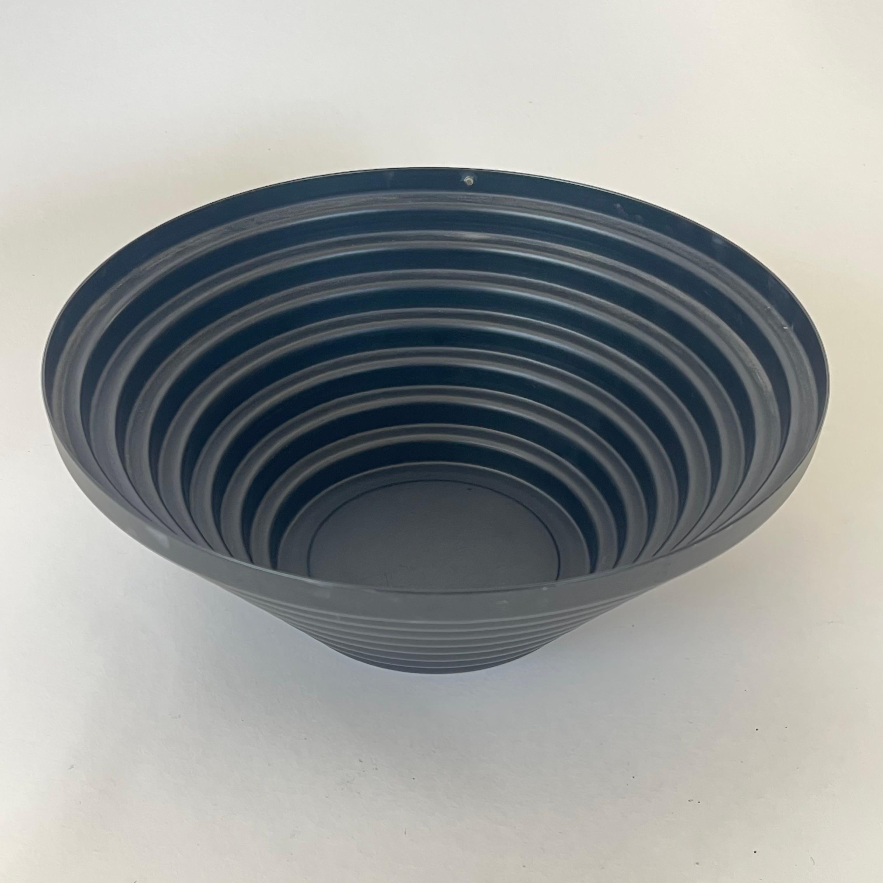italien Bol en acier noir Vaso Maya de Giulio Confalonieri pour Alessi, Italie, vers les années 1970 en vente