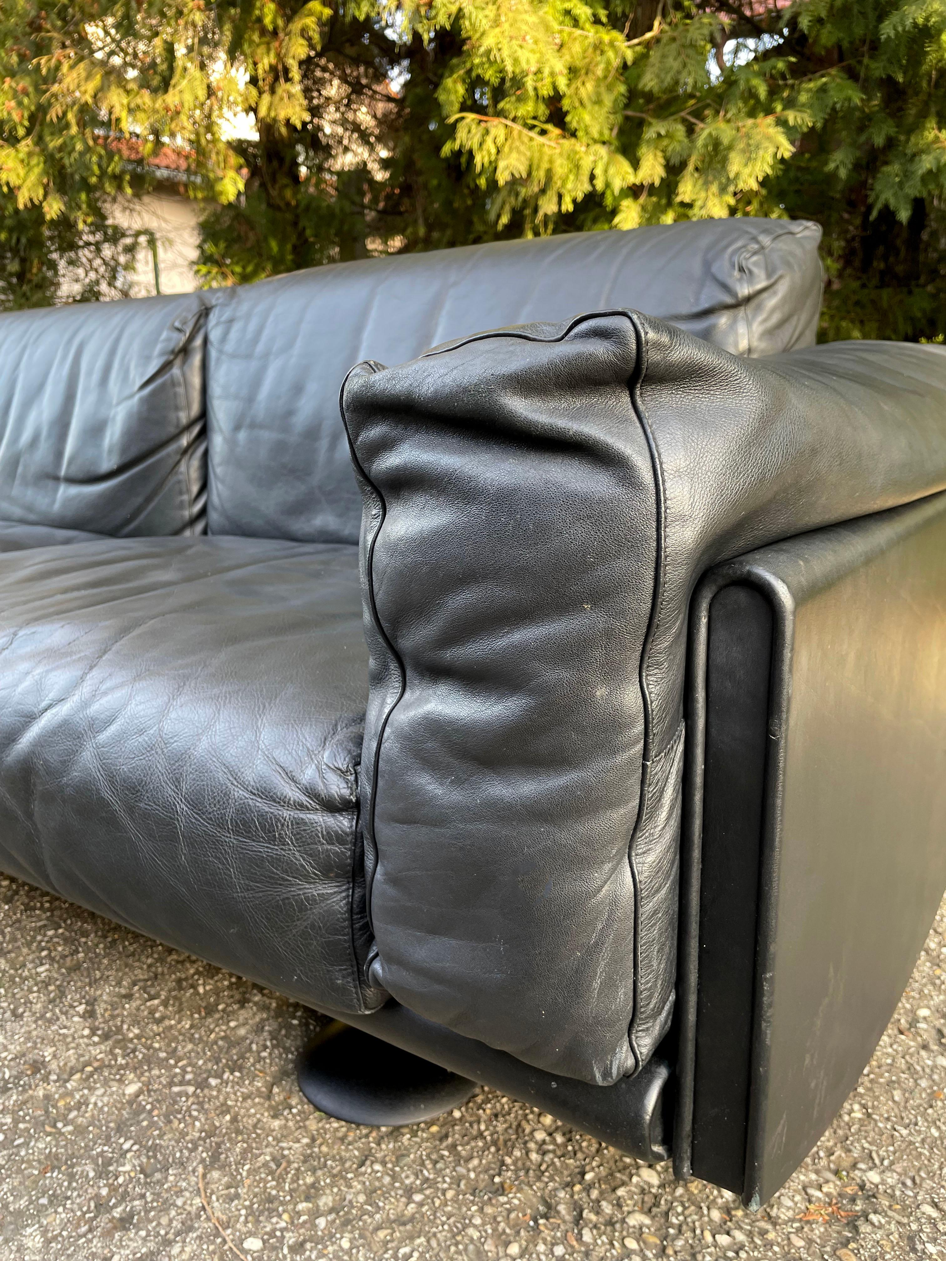 Late 20th Century Giulio Corner Black Leather Sofa by Afra & Tobia Scarpa for Meritalia, Italy 80s For Sale