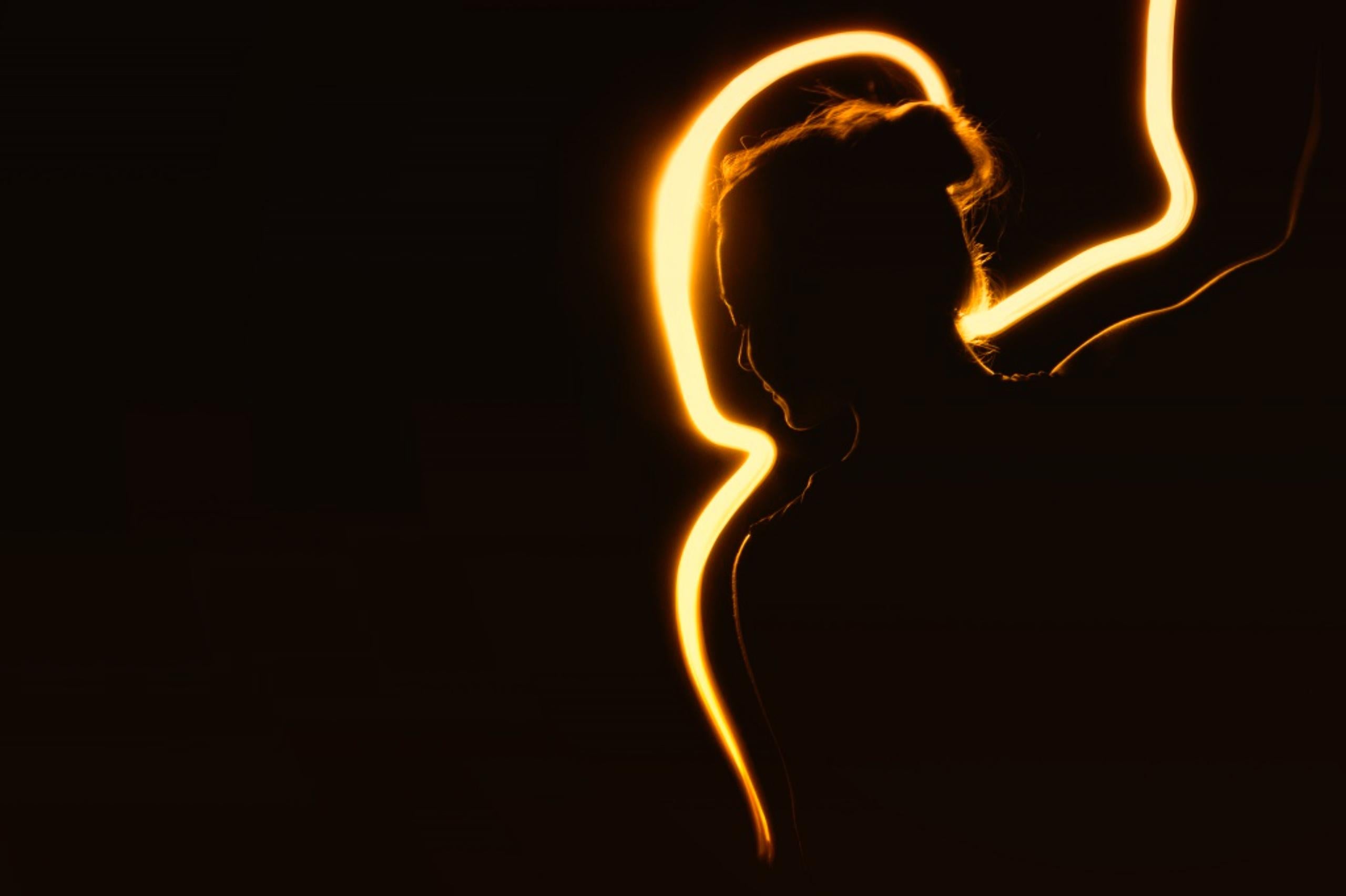 Dieses schöne Foto Backlight 3 wurde von dem italienischen Fotografen Giulio Gonella aufgenommen.

Direktdruck auf Aluminium aus der Druckserie Backlight, offene Auflage. Vom Künstler handsigniert.

Das Projekt Backlight hebt den menschlichen Körper