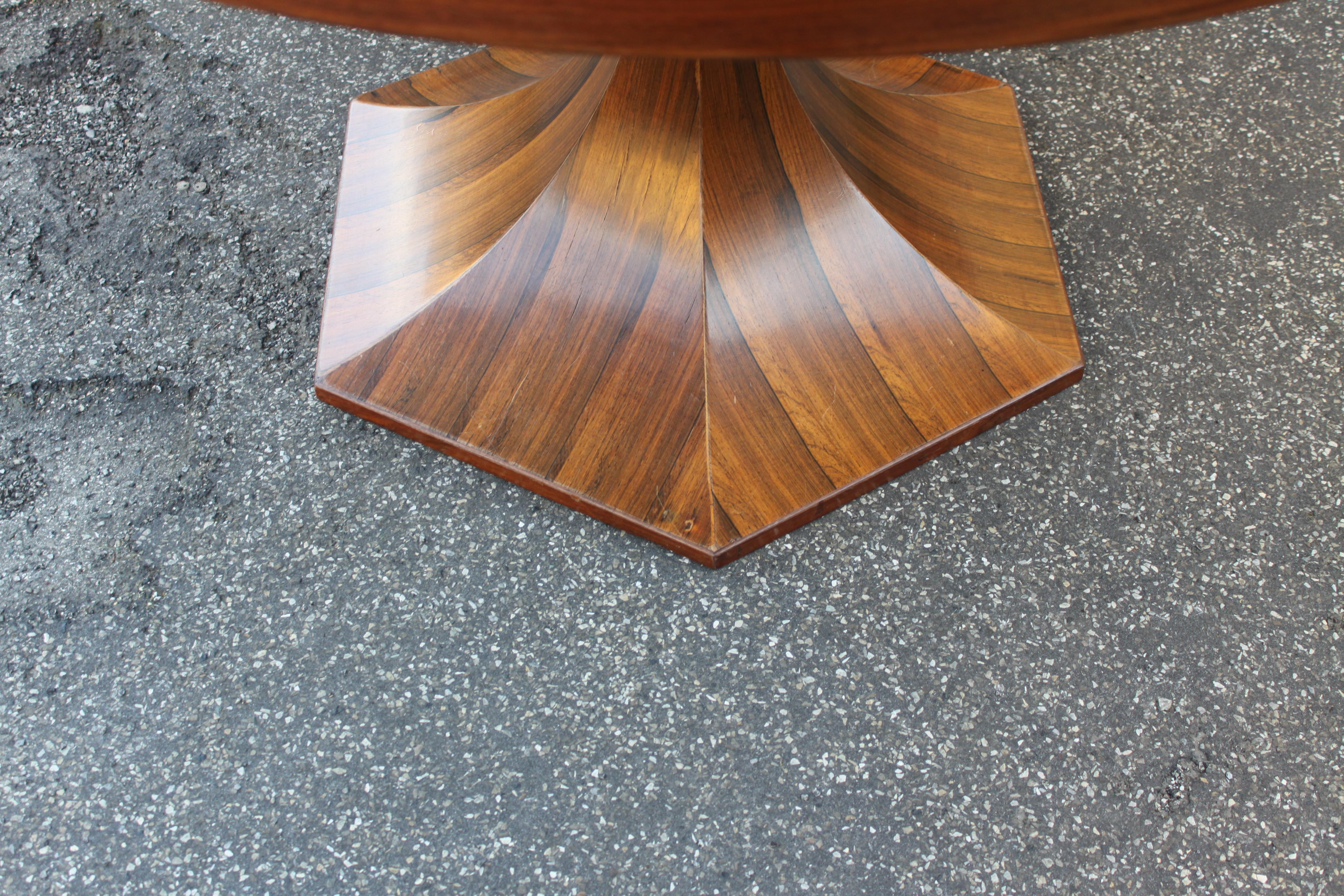 Hand-Crafted Giulio Moscatelli for Meroni round center or dining table in rare rosewood  For Sale
