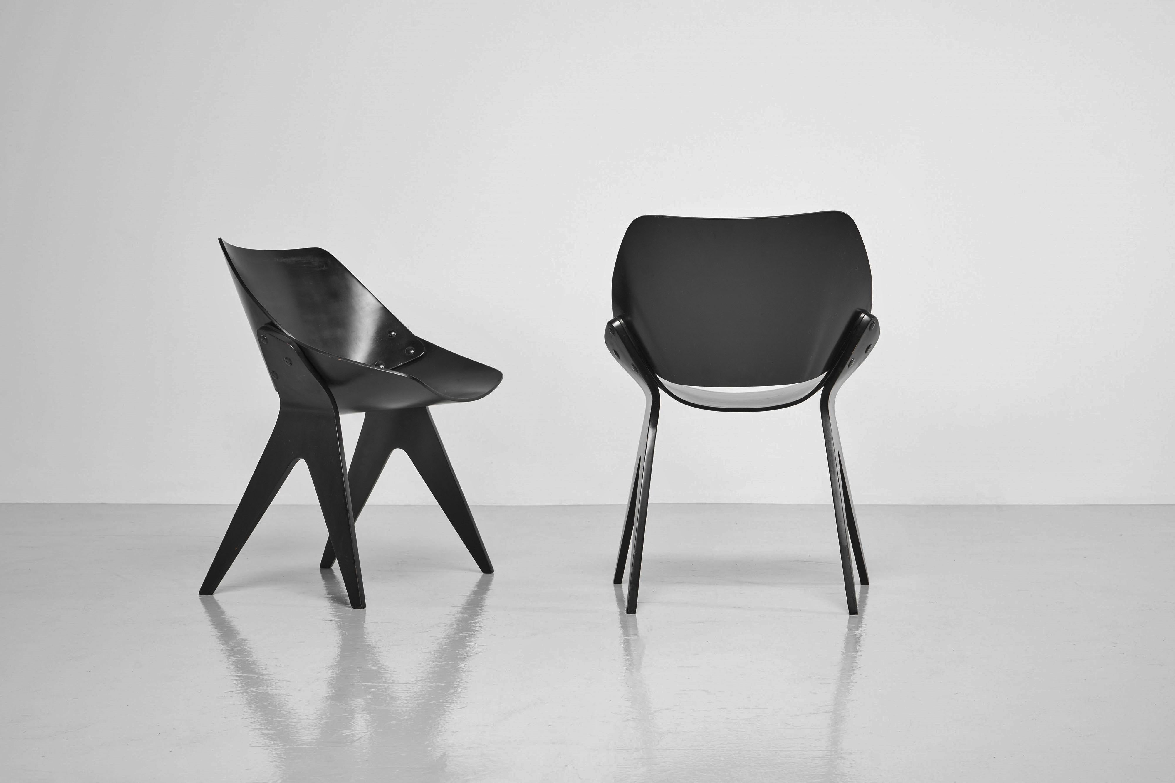 Mid-20th Century Gianni Moscatelli plywood dining chairs Italy 1955 For Sale