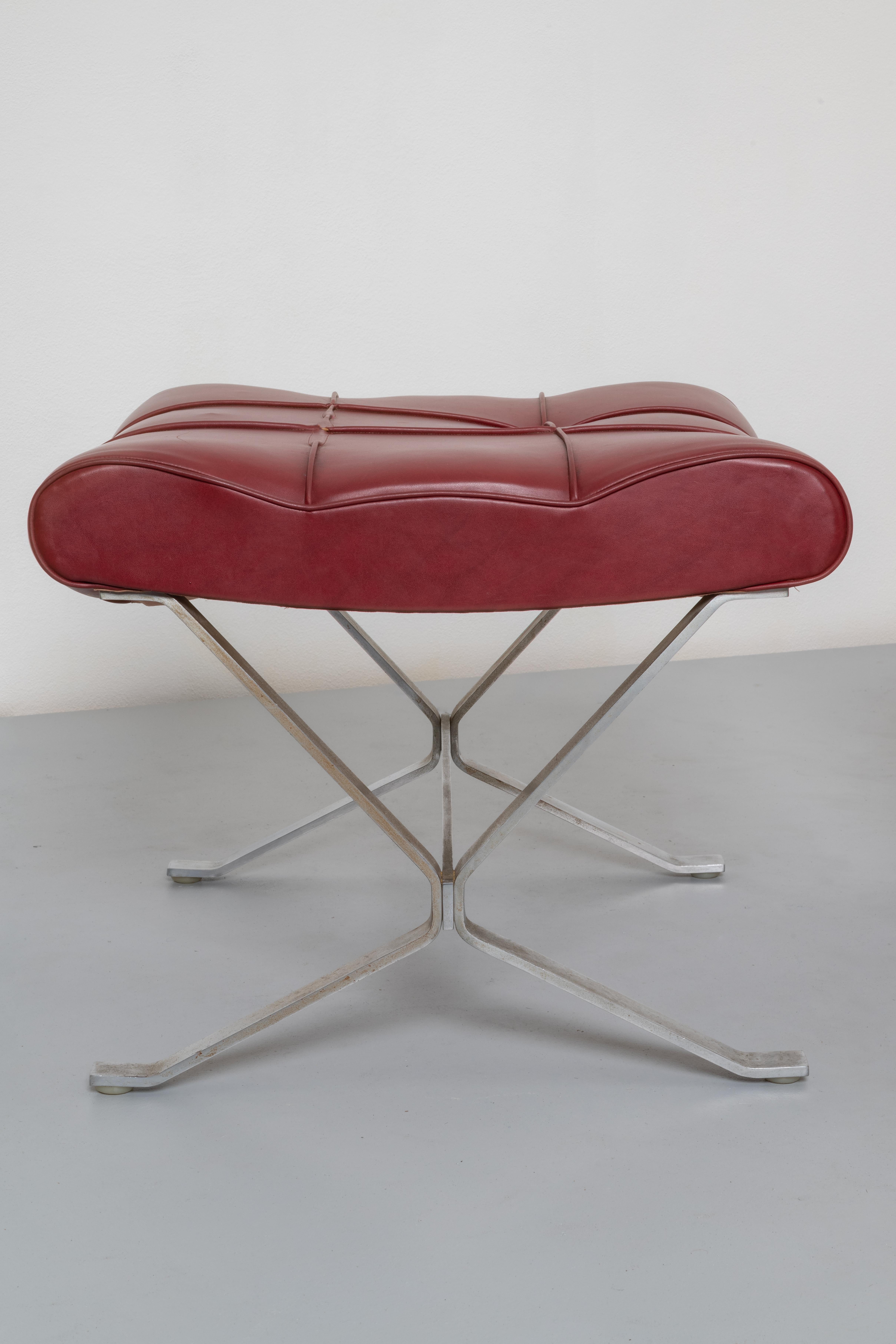 Giulio Moscatelli Prod, Formanova, 1970 Ca. Armchair and Pouff Mod, Sayonara In Good Condition For Sale In London, GB