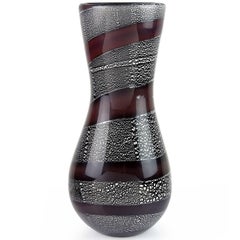 Giulio Radi A.Ve.M. Vase à fleurs en verre d'art italien noir avec rayures mauves et feuilles d'argent