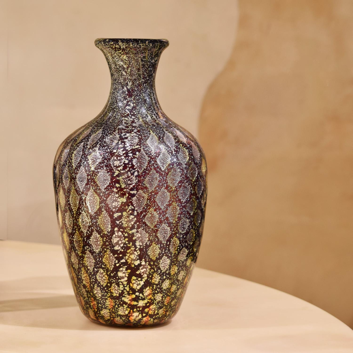 Milieu du XXe siècle Giulio Radi Rare vase en verre rouge avec feuille d'or ca 1950 en vente