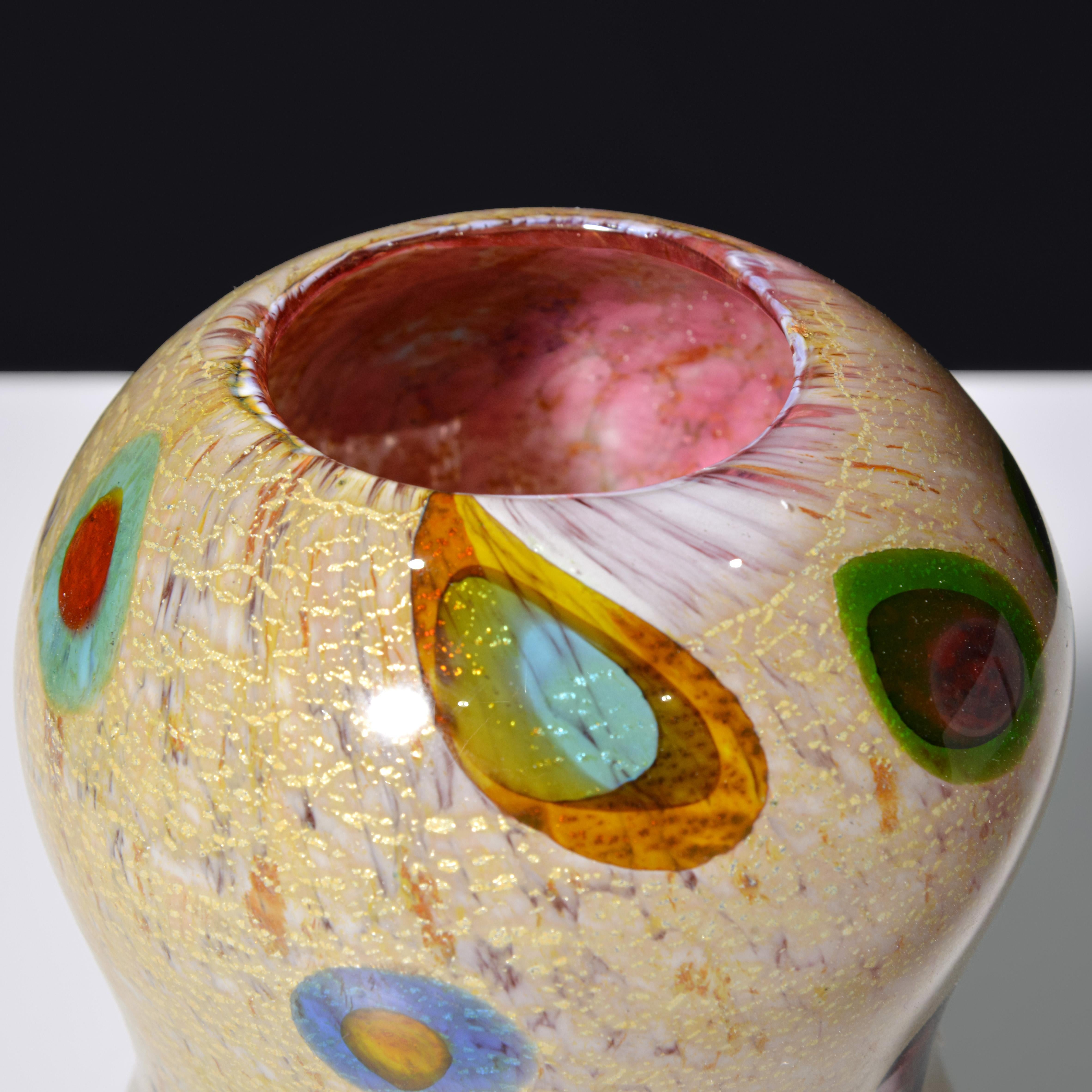 Artistics/Designer ; Fabricant : Giulio Radi (italien, 1895-1952) ; Arte Vetraria Muranese (A.V.E.M.) (Italie)
Marquage(s) ; notes : pas de marquage(s) apparent(s)
Matériaux : verre
Dimensions (H, L, P) : 9 