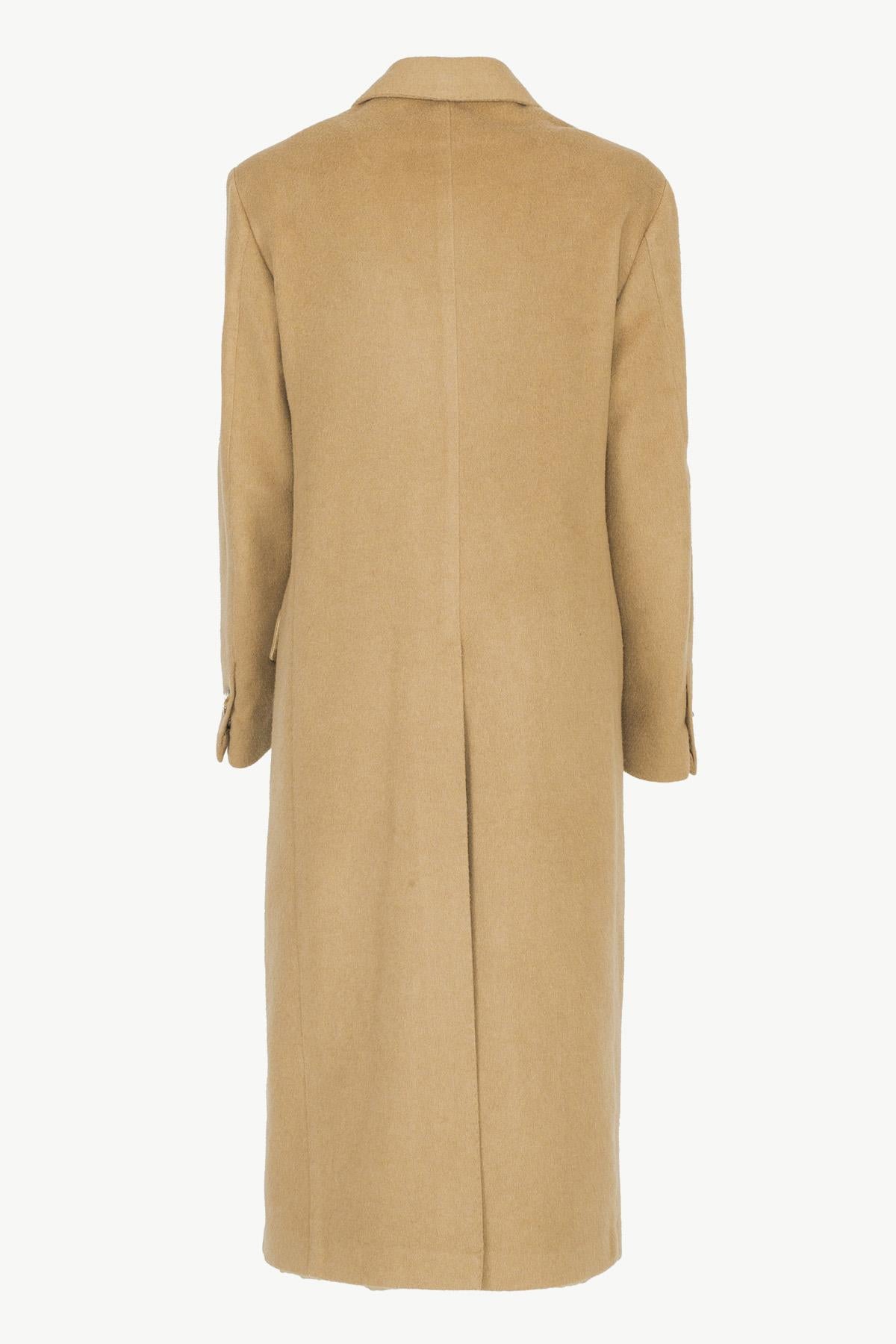 Giuliva Heritage Camel Wool & Cashmere Cindy Coat

-Tailored double breasted coat in a luxurious wool and cashmere blend
-Amazing soft texture 
-Neutral camel hue 
-Classic elegant cut 
-Button fastening to the front 
-3 pockets to the front 
-2
