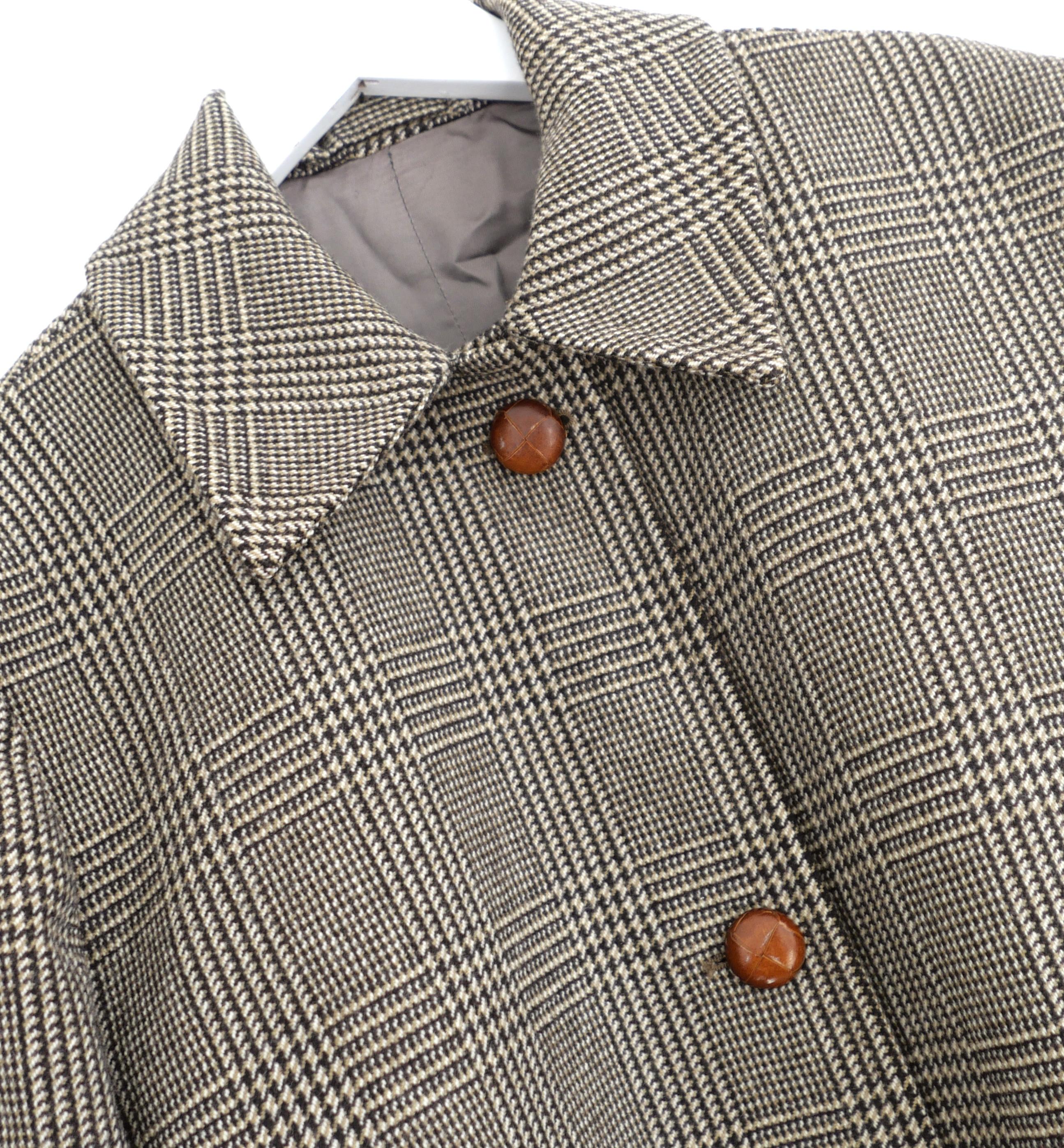 Cappotto Giuliva Heritage Maria, divino e di gran lusso. Comprato per 1700 sterline e indossato una manciata di volte. Realizzato in morbida e liscia lana Merino con un piccolo quadretto marrone, blu e verde. Ha spalle delicatamente arrotondate,