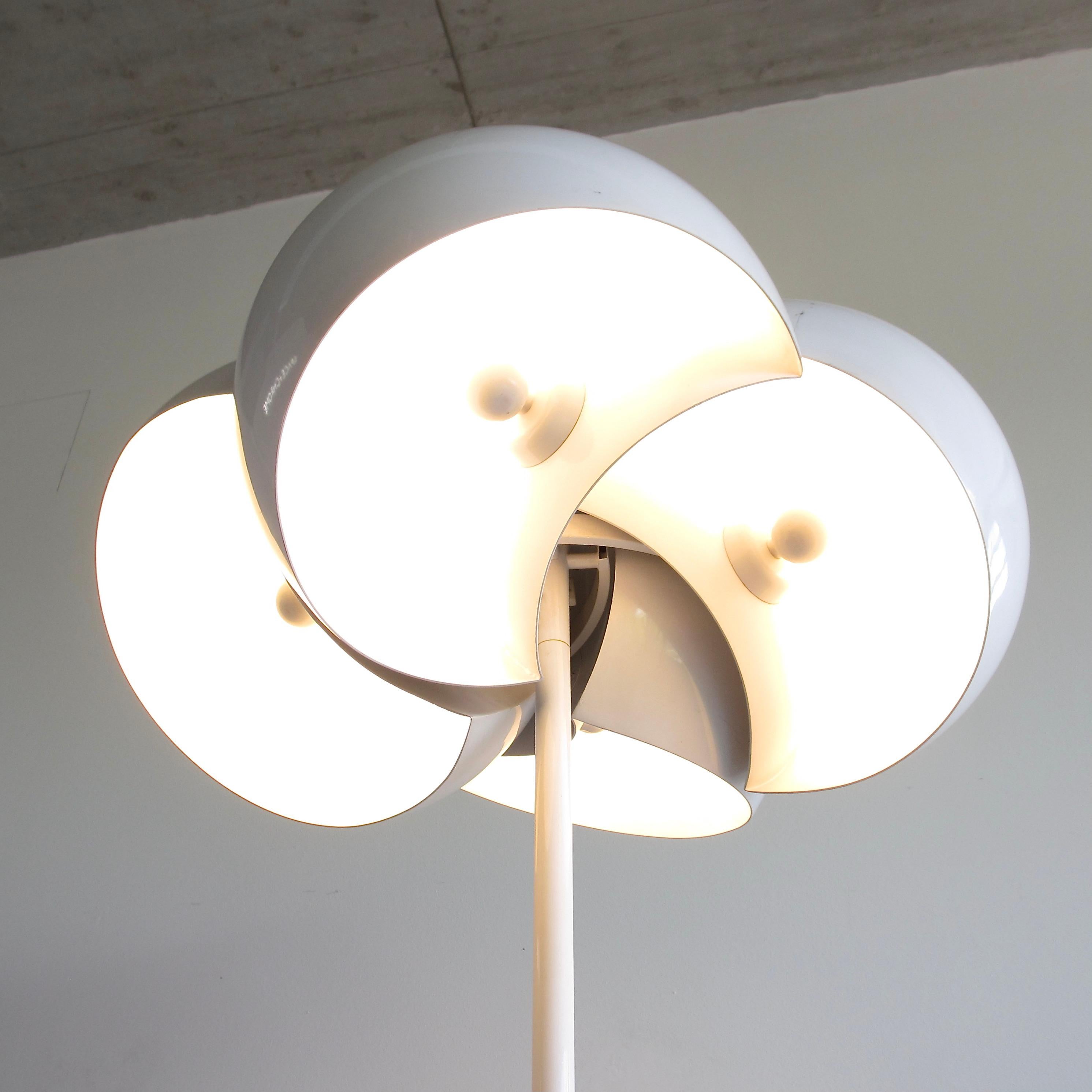 Giunone Floor Lamp by Vico Magistretti, Artemide, 1970 In Good Condition In Berlin, Berlin
