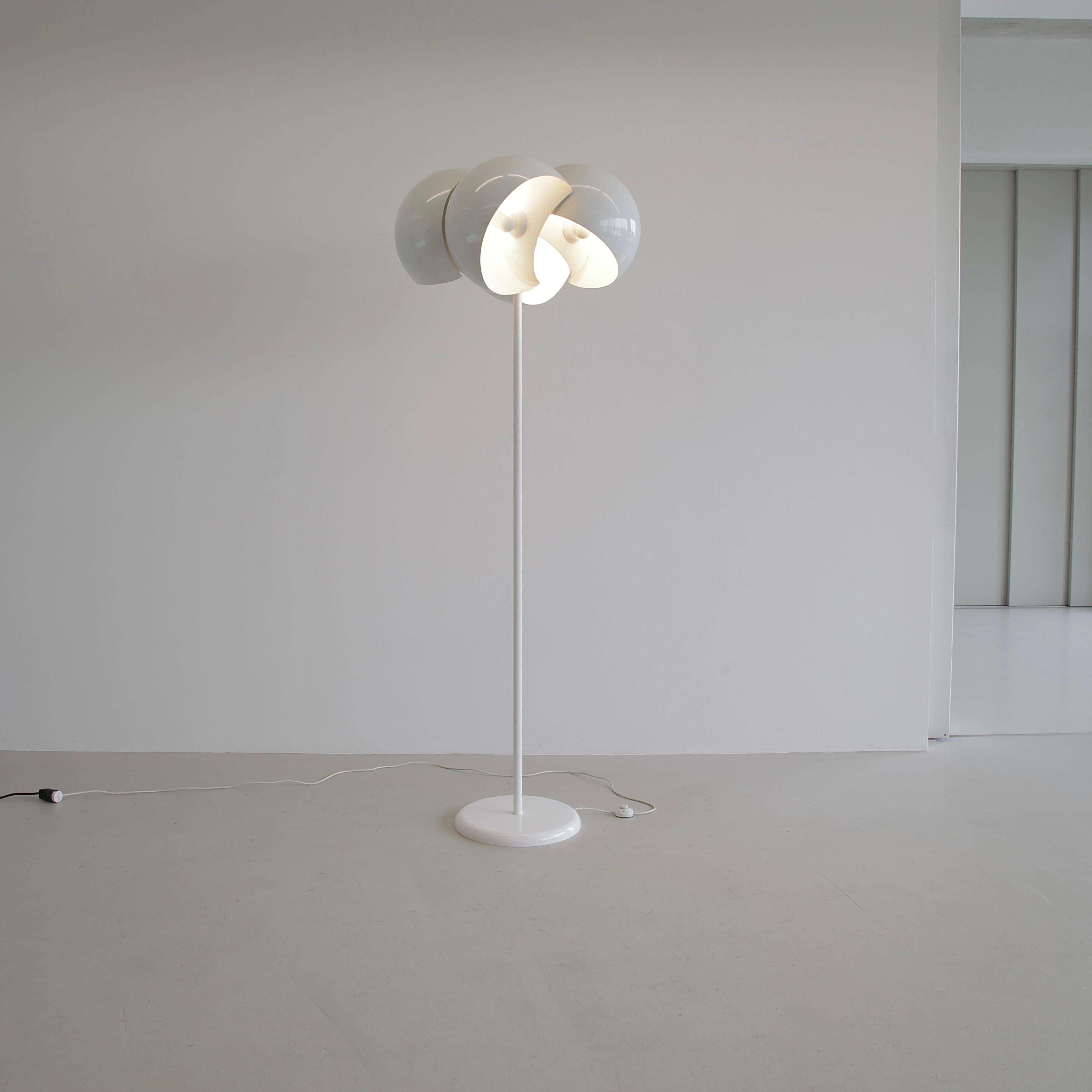 Painted GIUNONE Floor Lamp designed by Vico MAGISTRETTI for Artemide, 1970 For Sale