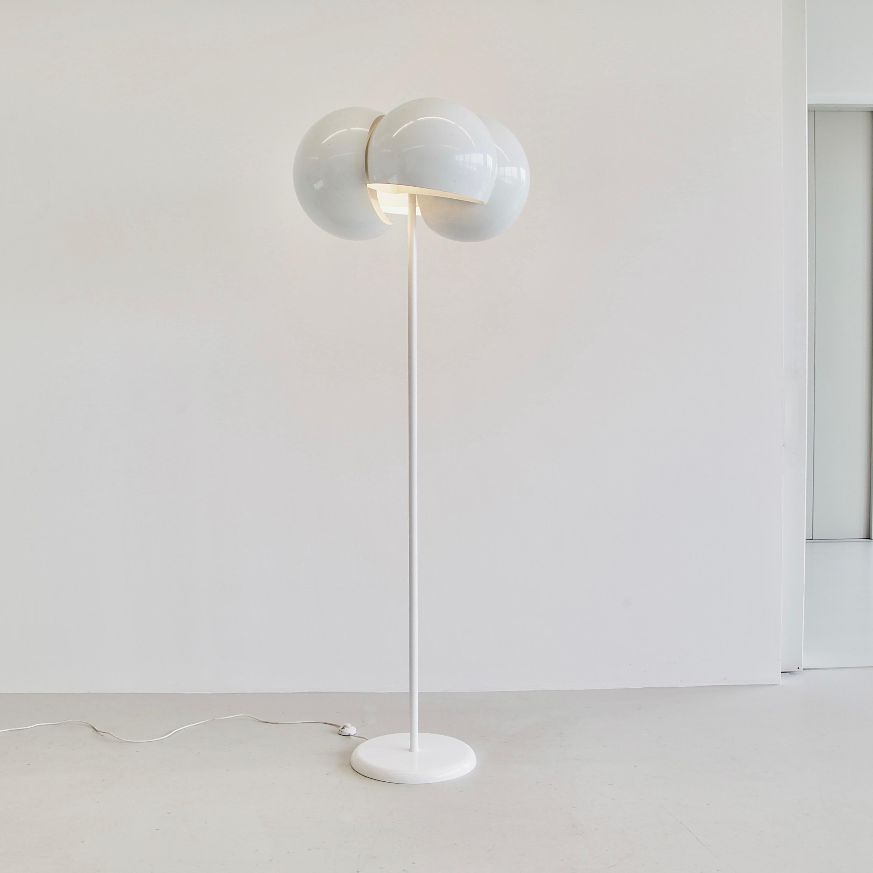GIUNONE Floor Lamp designed by Vico MAGISTRETTI for Artemide, 1970 In Good Condition For Sale In Berlin, Berlin