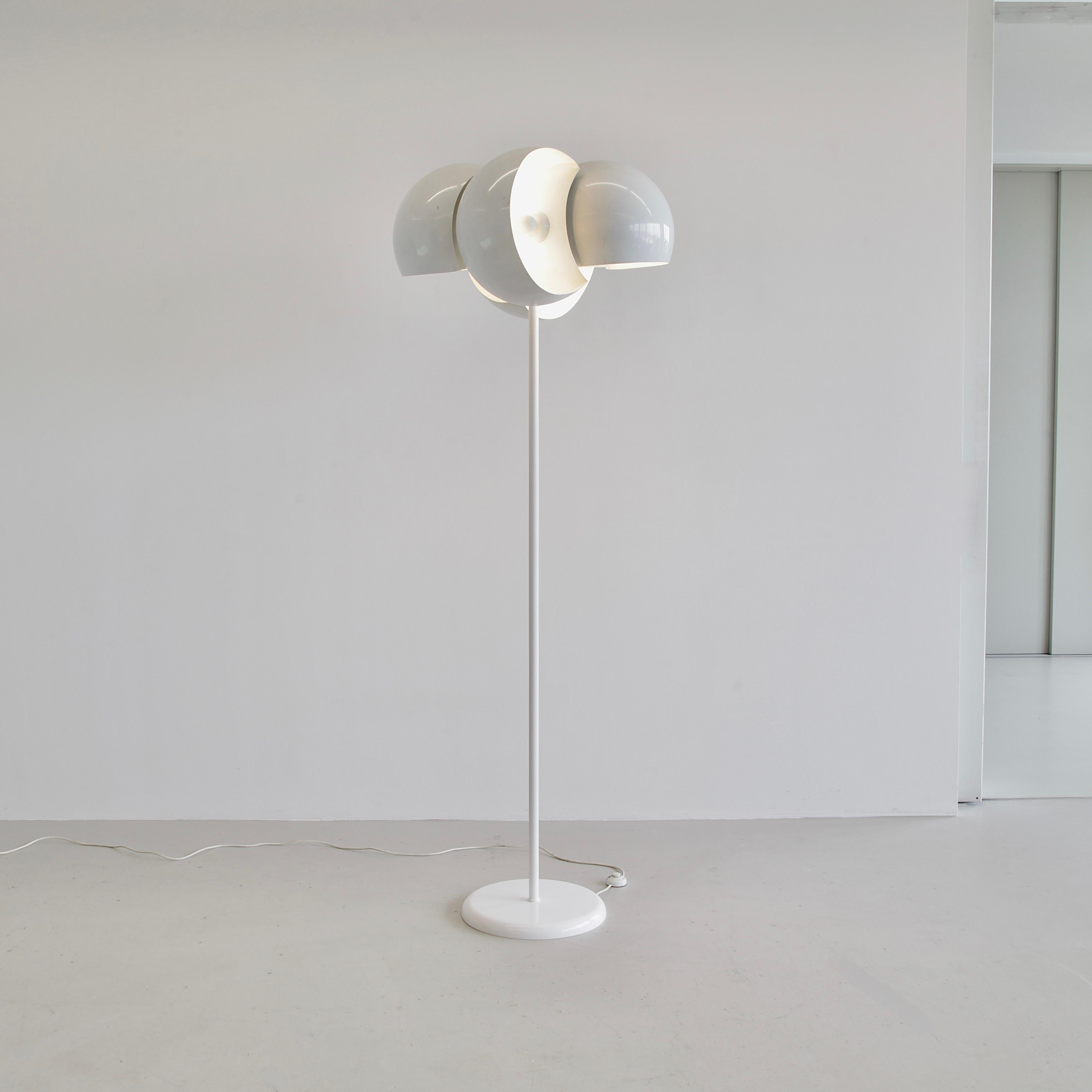 Late 20th Century GIUNONE Floor Lamp designed by Vico MAGISTRETTI for Artemide, 1970 For Sale
