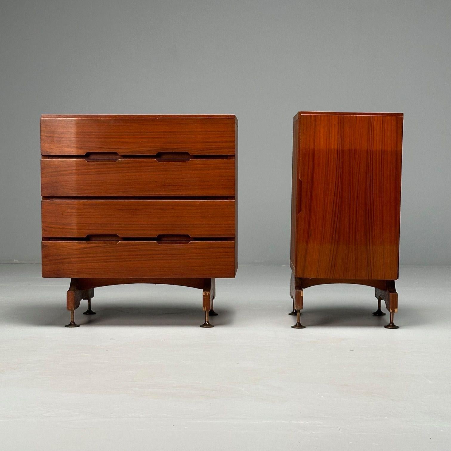 Giuseppe Brusadelli, Italian Mid-Century Modern, Tables de nuit, Teck, Laiton Bon état - En vente à Manhasset, NY