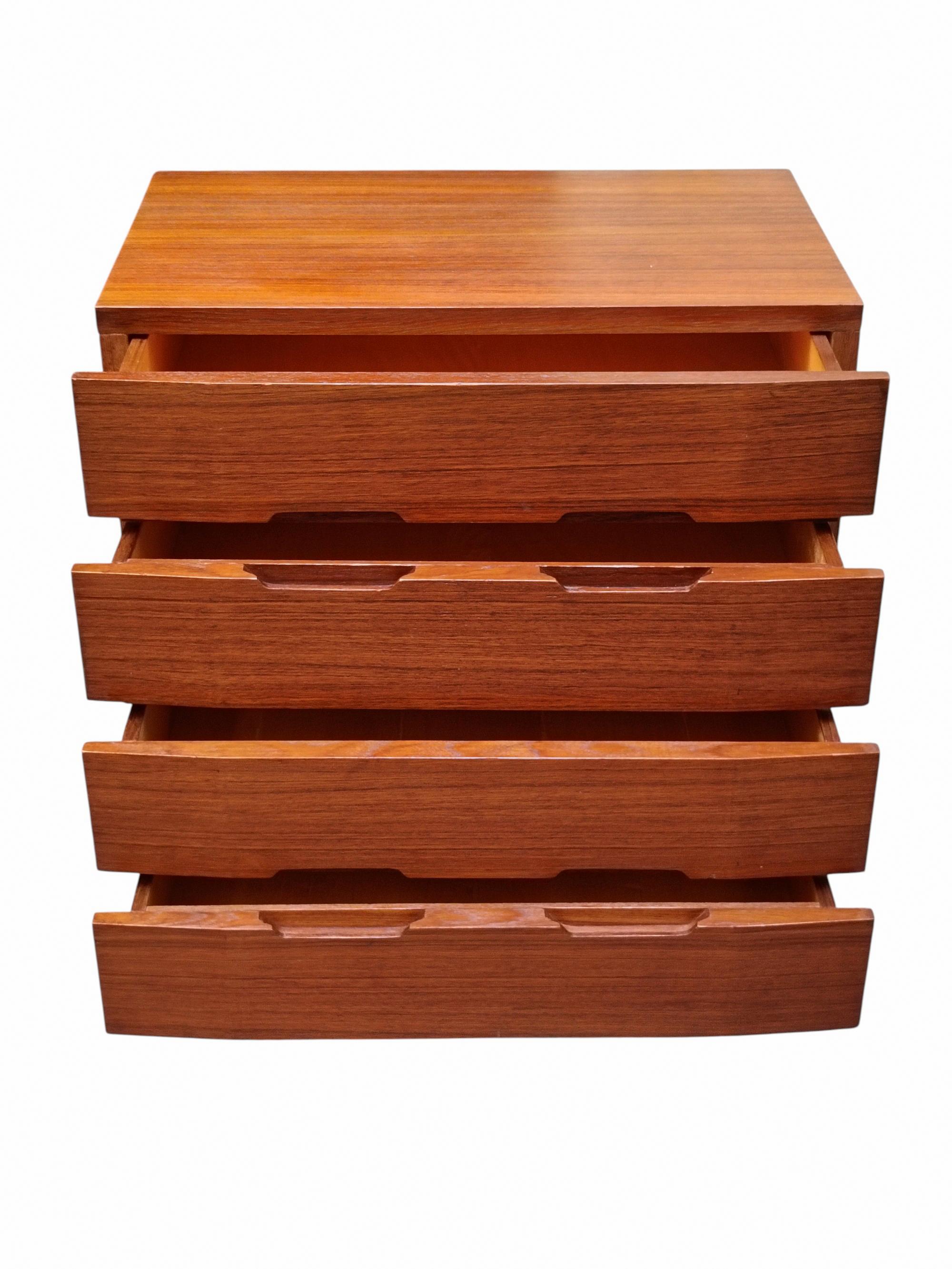 Giuseppe Brusadelli per GBL Cassettiera in Teak, Italia 1960s In Good Condition For Sale In Naples, IT
