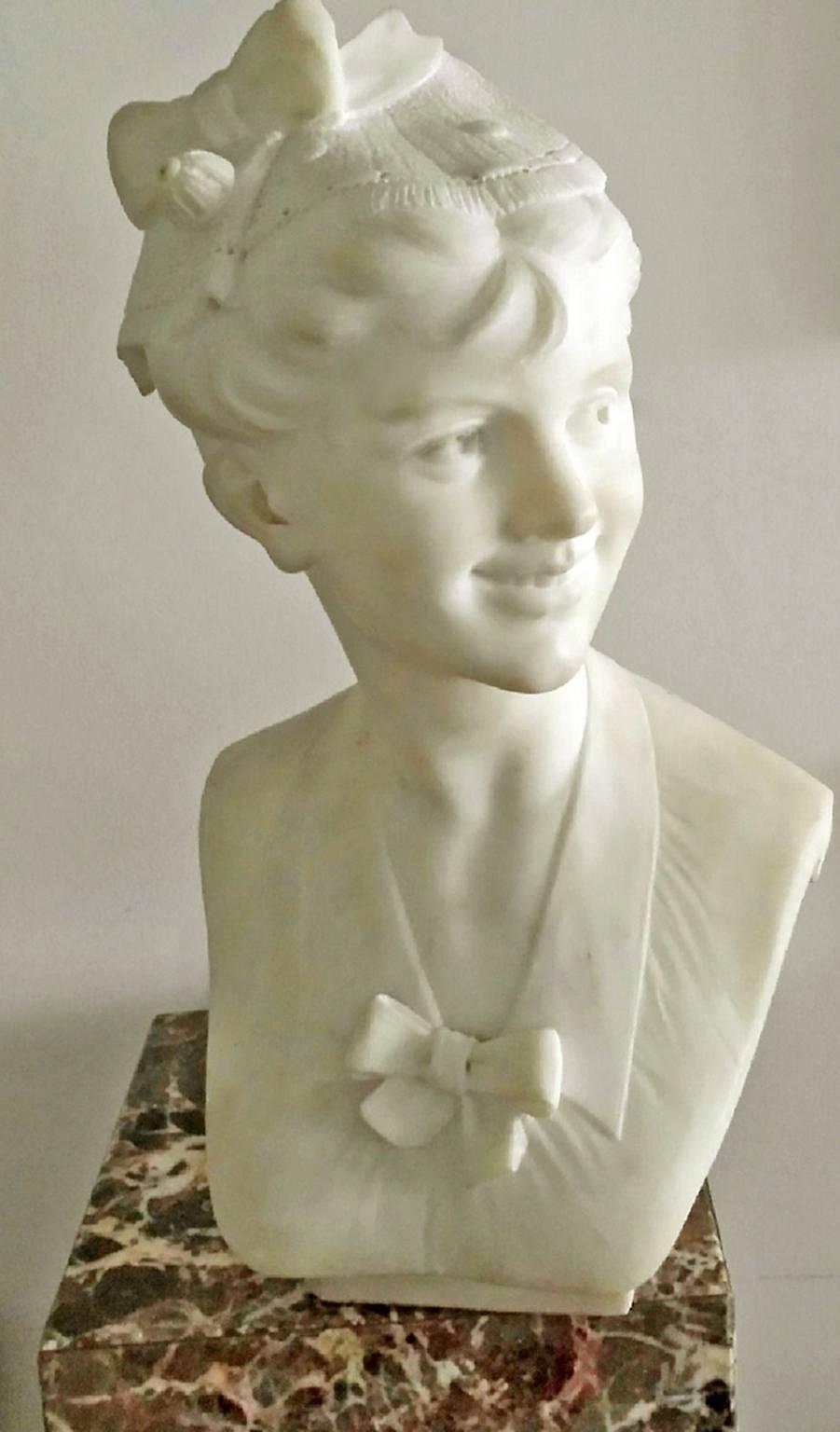 Porträt eines jungen Mädchens aus weißem Marmor (Grau), Figurative Sculpture, von Giuseppe Ciocchetti