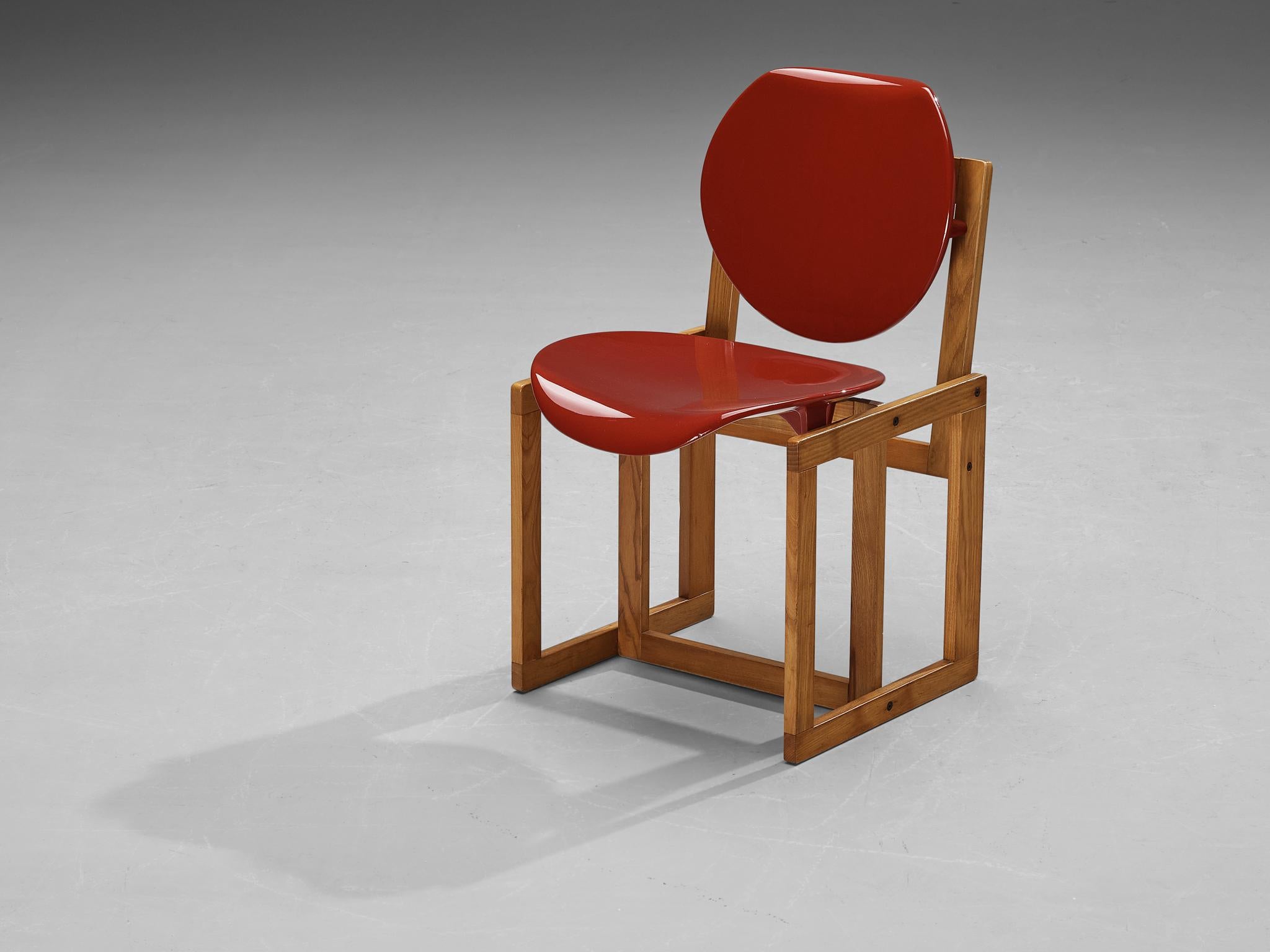 Giuseppe Davanzo for Appiani Selezione, dining chair 'Serena', ash, plastic, Italy, 1960s

This dining chair was designed by Giuseppe Davanzo in the 1960s. On an ash frame rest the round seat and backrest. The frame shows a warm tone of the ash wood