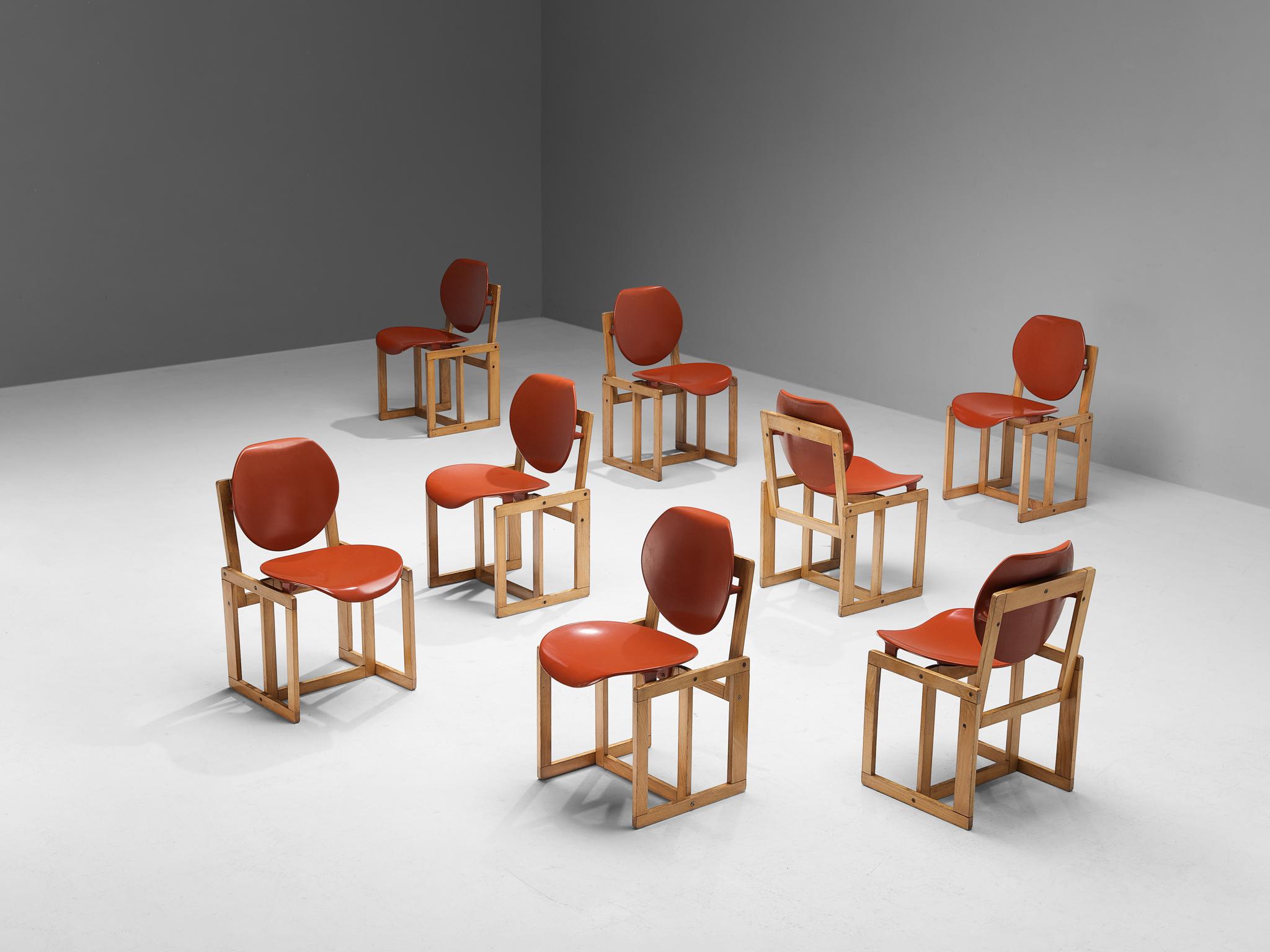 Giuseppe Davanzo per Appiani Selezione, set di otto sedie da pranzo 'Serena', olmo, plastica, Italia, anni '60

Questo set di otto sedie da pranzo italiane è stato progettato da Giuseppe Davanzo negli anni Sessanta. Su una struttura in legno