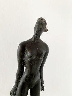 Una mujer.. Escultura figurativa contemporánea en bronce, Desnudo femenino, Artista italiano