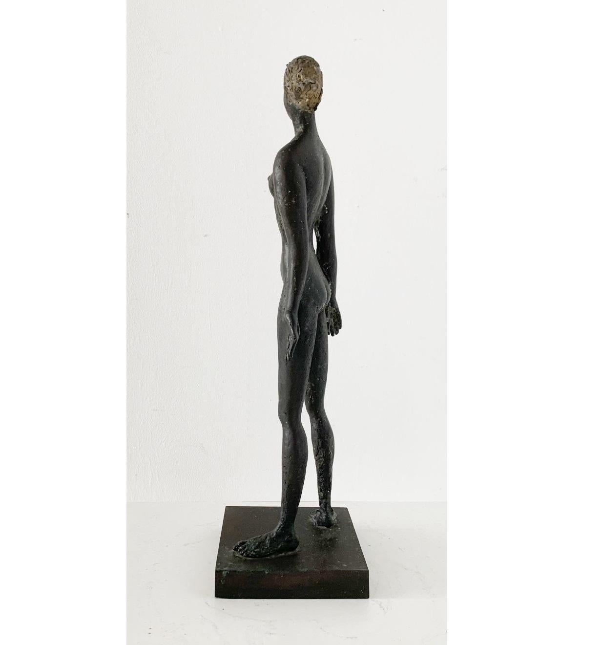 A woman.. Contemporary figurative bronze sculpture, Female nude, Italian artist For Sale 4