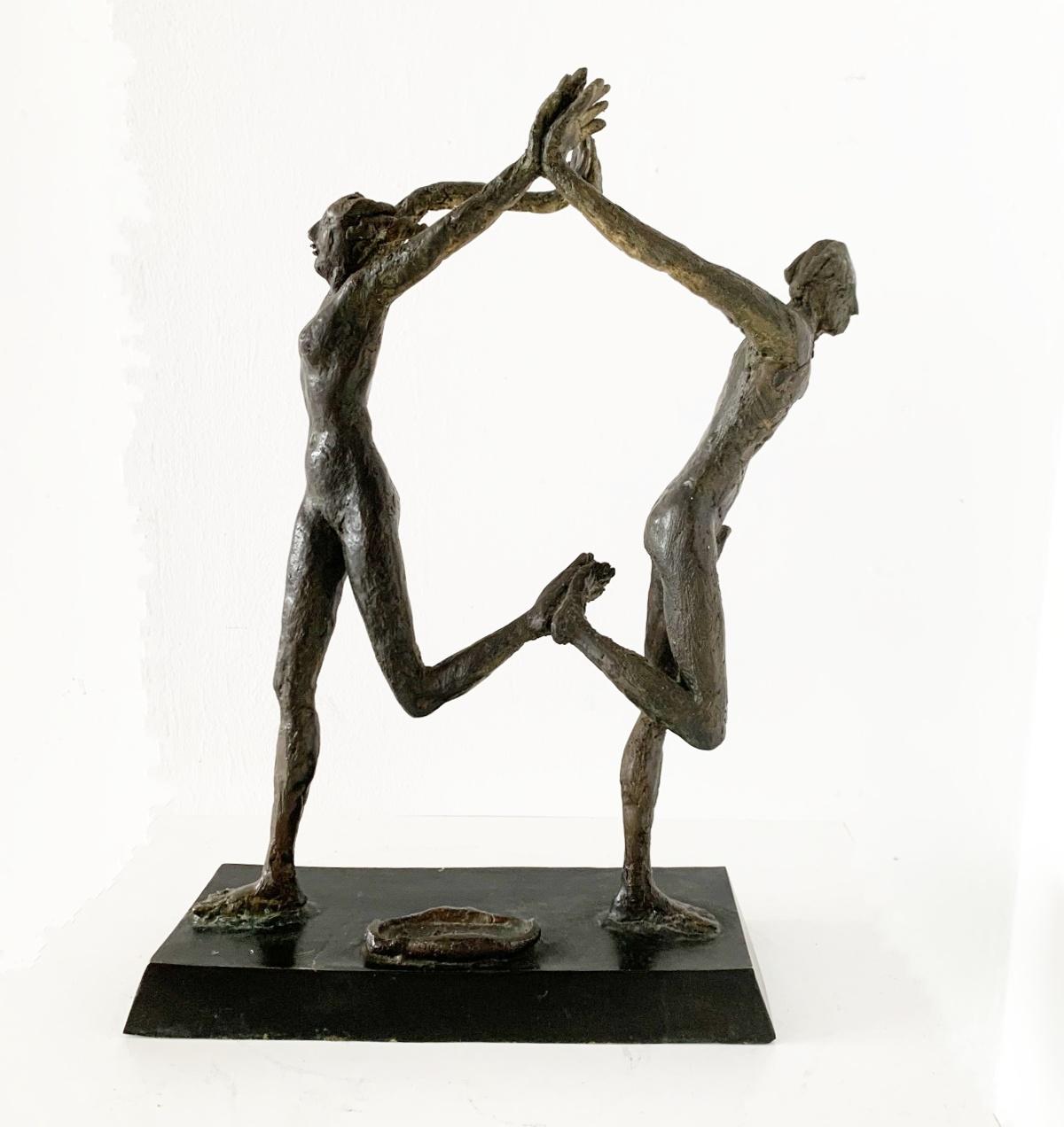 Giuseppe del Debbio Figurative Sculpture - Dancing together. Contemporary figurative bronze sculpture, Italian artist