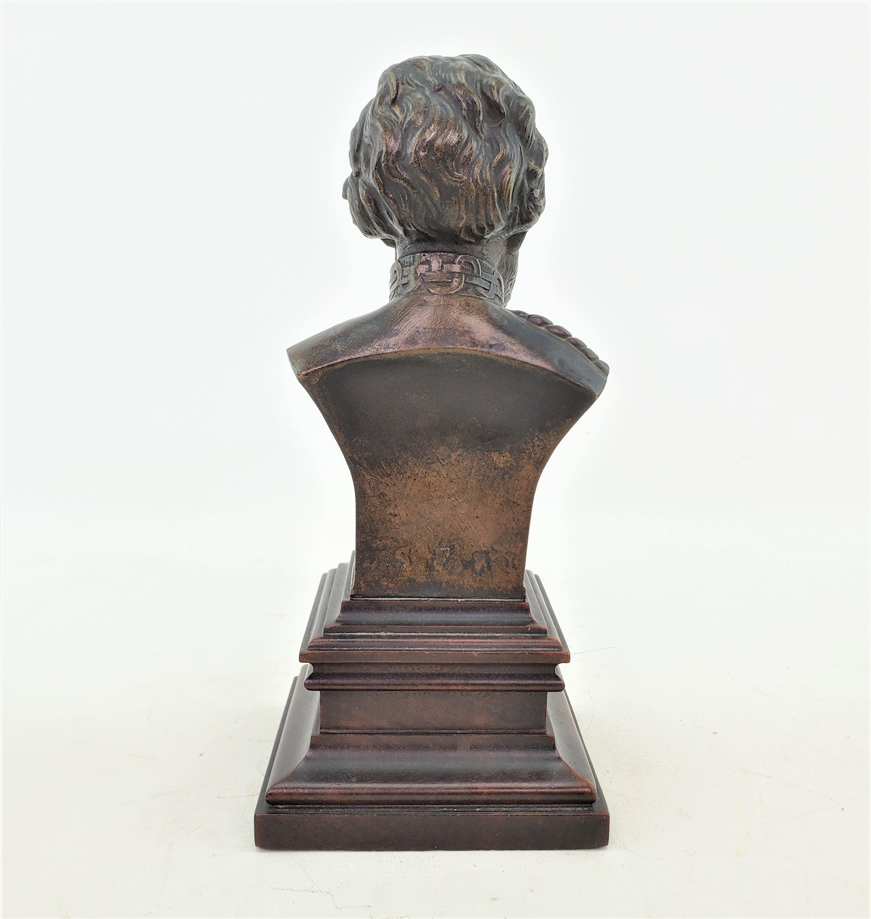 Calco Busto o scultura in bronzo antico di Giuseppe Garibaldi su una base di legno