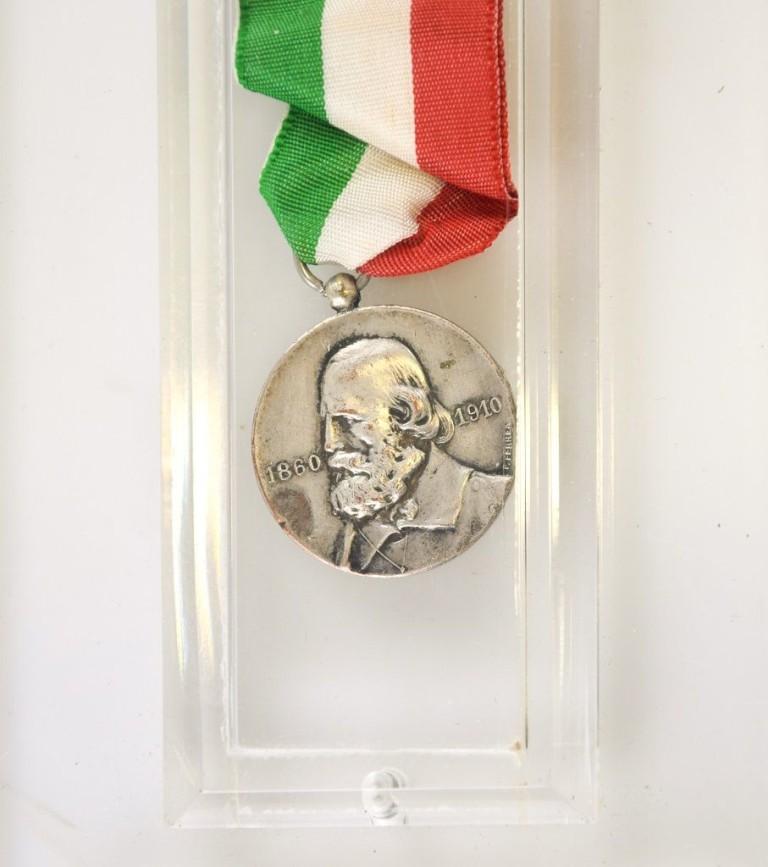Médaille Giuseppe Garibaldi en argent de fabrication italienne:: 1910 Bon état - En vente à Roma, IT