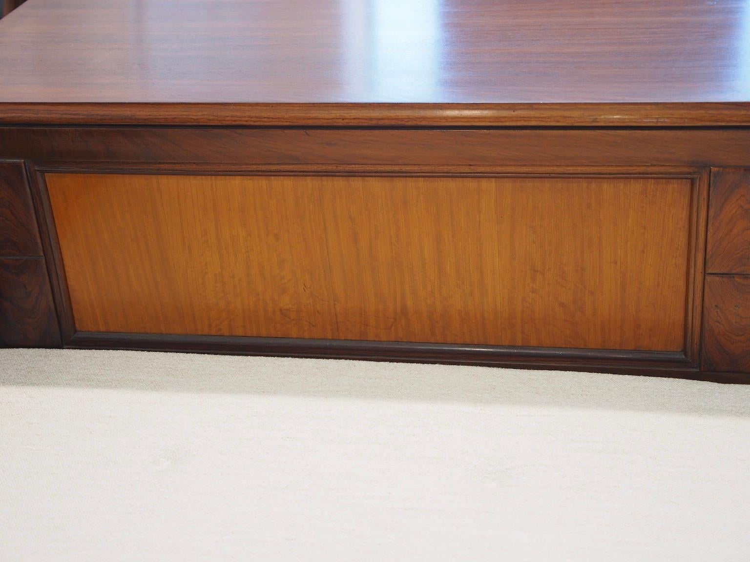 Méridienne du milieu du siècle dernier de Giuseppe Gibelli avec table de chevet en vente 7