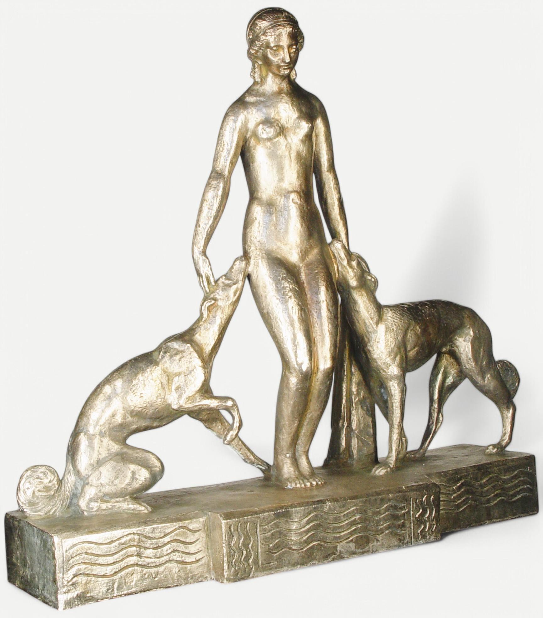 The Diana and the Hounds, eine Bronzeskulptur von Giuseppe Joseph D'Aste (1881-1945) (Gold), Nude Sculpture, von Giuseppe Joseph D’Aste