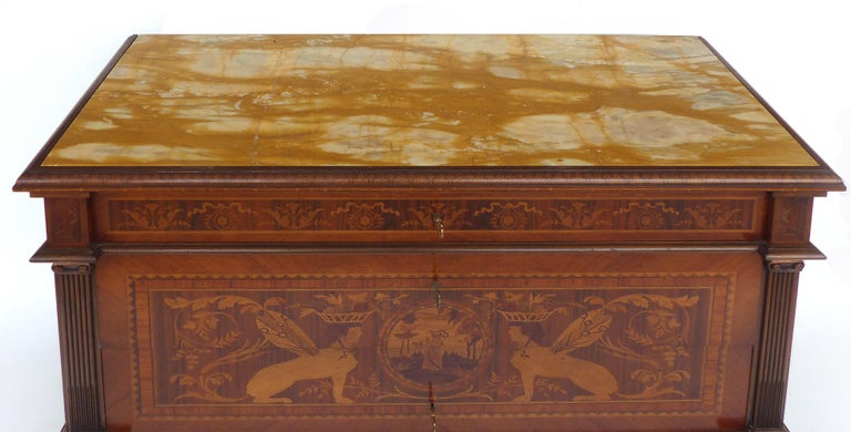 Giuseppe Maggiolini Neoclassical Marquetry Chest of Drawers, Italy, circa 1960 In Good Condition For Sale In Miami, FL
