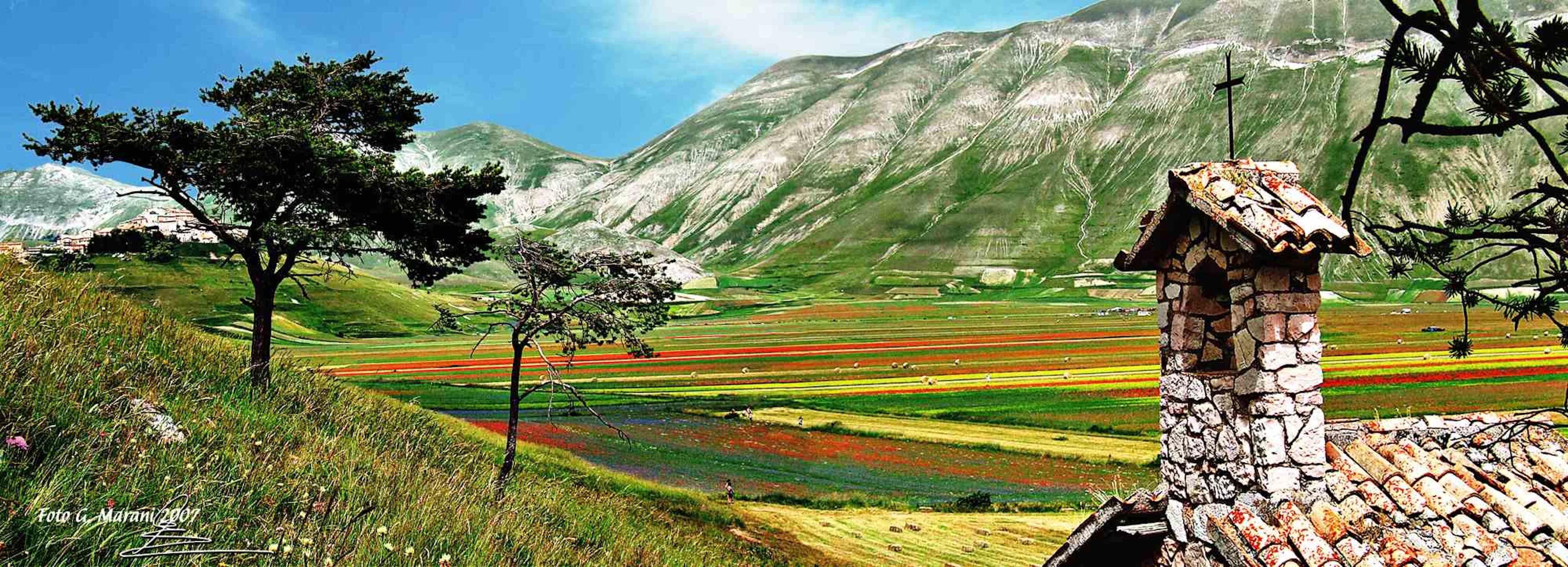 Der Rest des Regenbogens ist eines der besten Foto auf Leinwand von Giuseppe Marani im Jahr 2010 realisiert.

Der Künstler, der sich schon immer für Landschaften und Fotografie begeisterte, widmete sich dann der Landschaftsgestaltung. Er bewundert