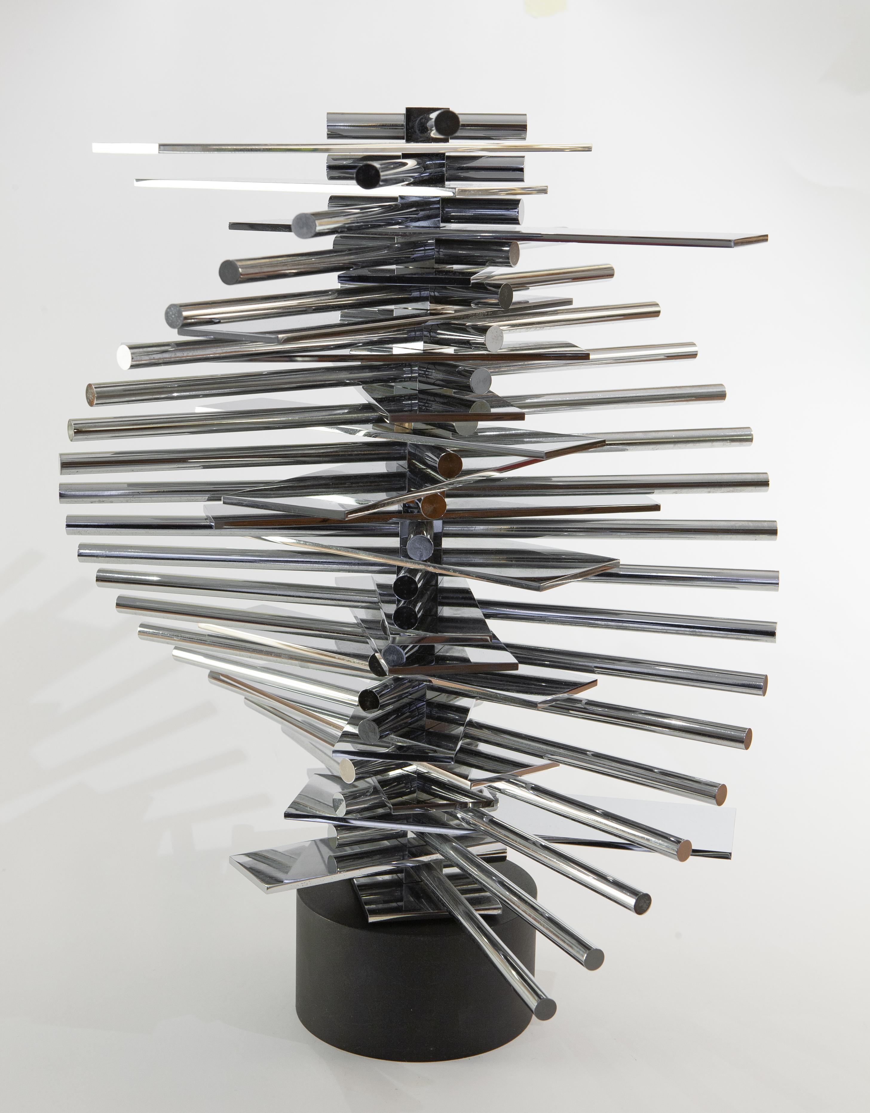 Variable chrome-plated brass frame - Sculpture by Giuseppe Minoretti