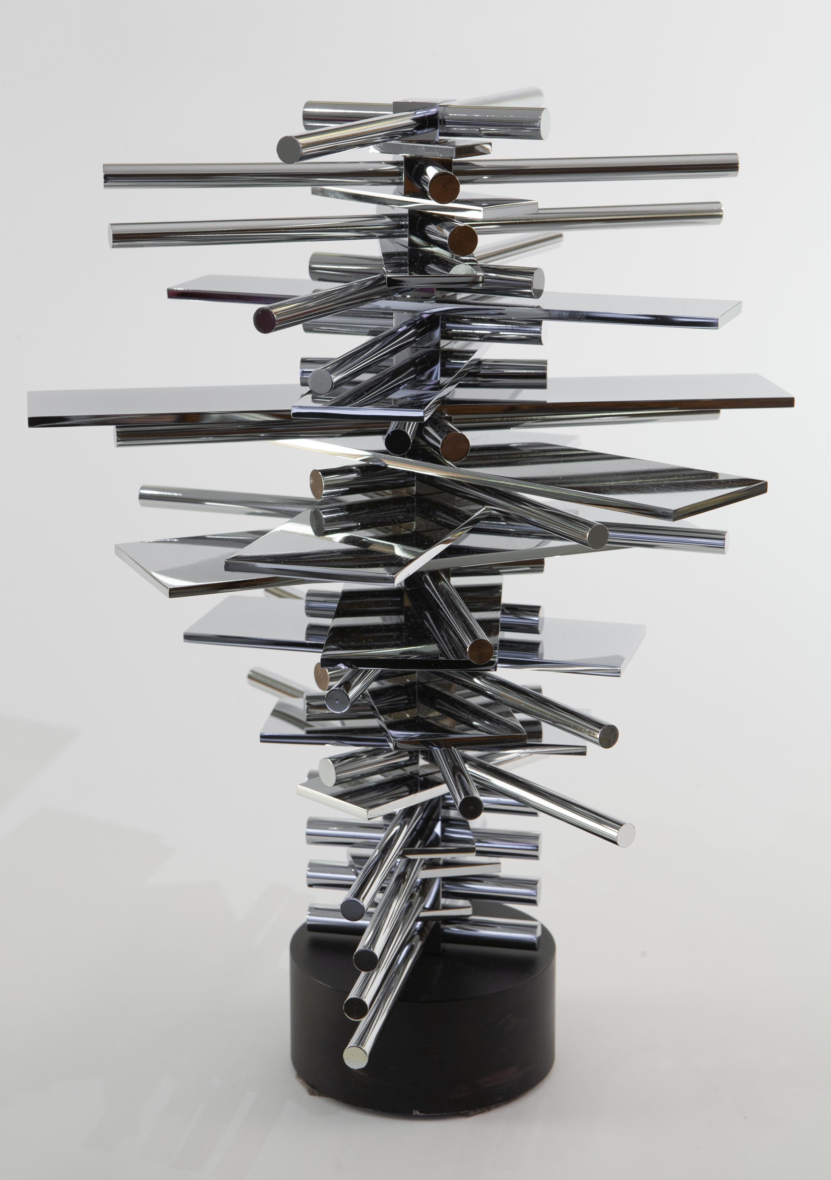 Abstract Sculpture Giuseppe Minoretti - Cadre variable en laiton chromé