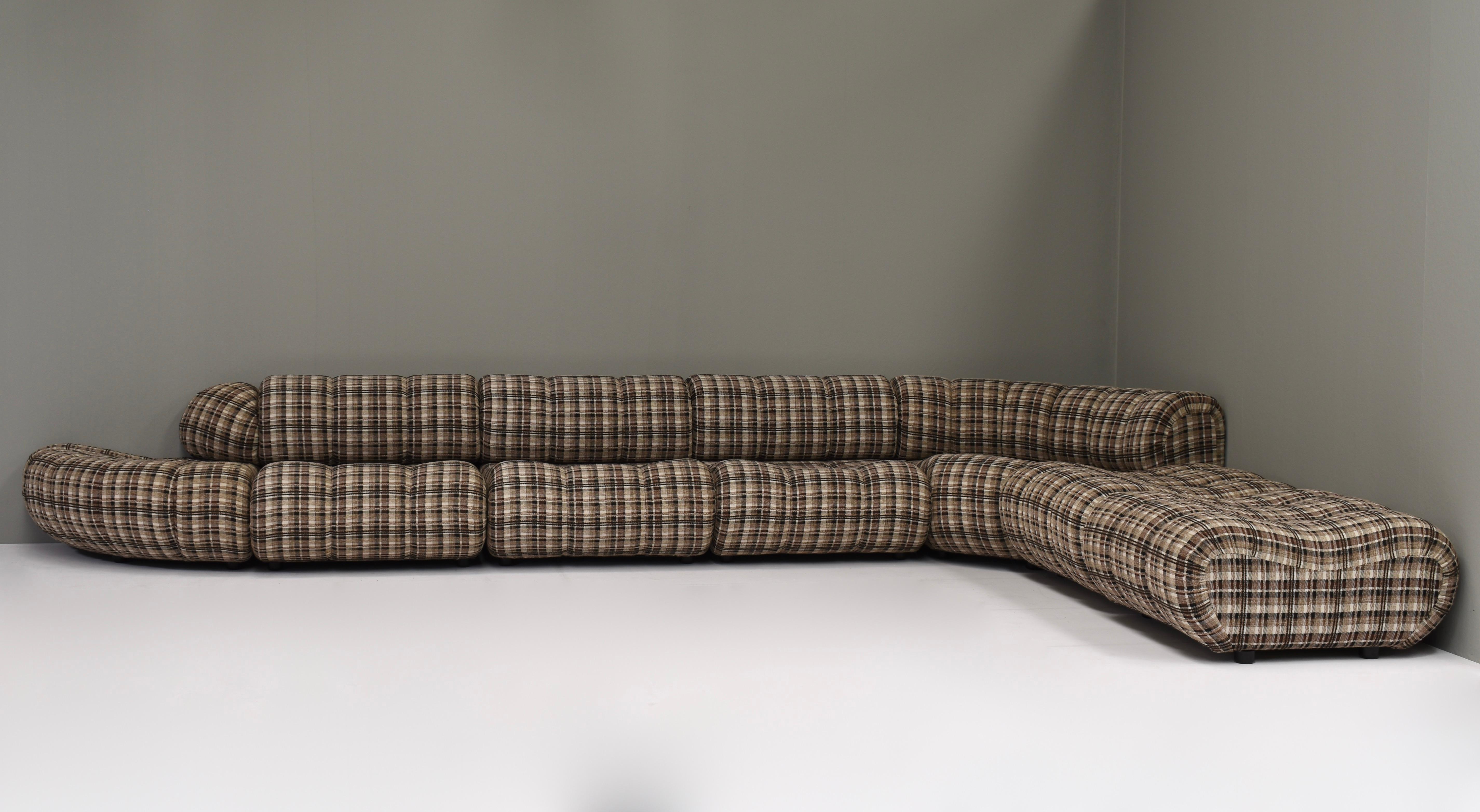 Fabric Giuseppe Munari Channeled Sectional Sofa by Poltrona Munari, Italy, circa 1970 For Sale