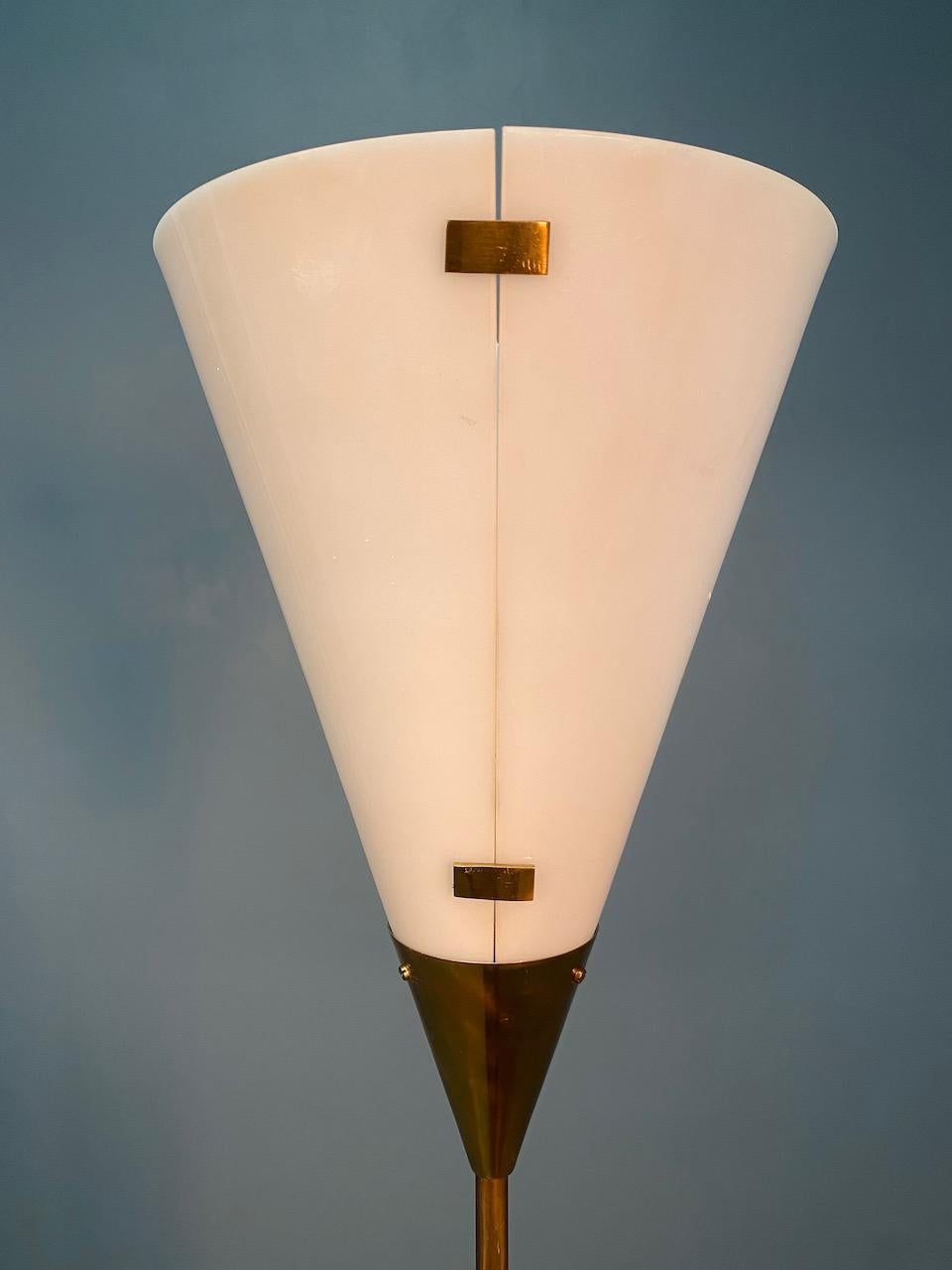 Giuseppe Ostuni 339 Adjustable Floor Lamp Oluce, 1950 In Excellent Condition For Sale In Rovereta, SM