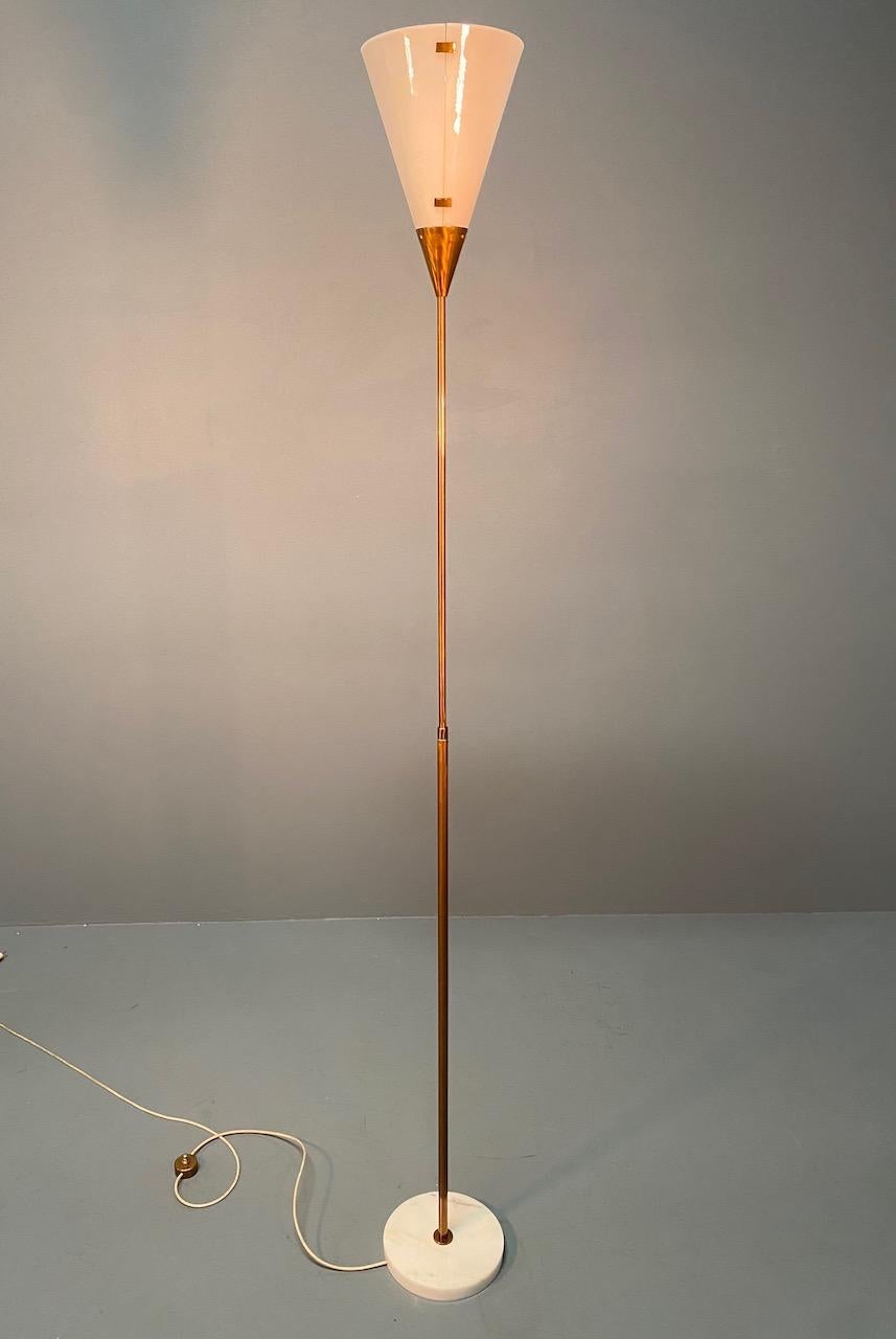 Laiton Giuseppe Ostuni 339 lampadaire réglable Oluce, 1950 en vente