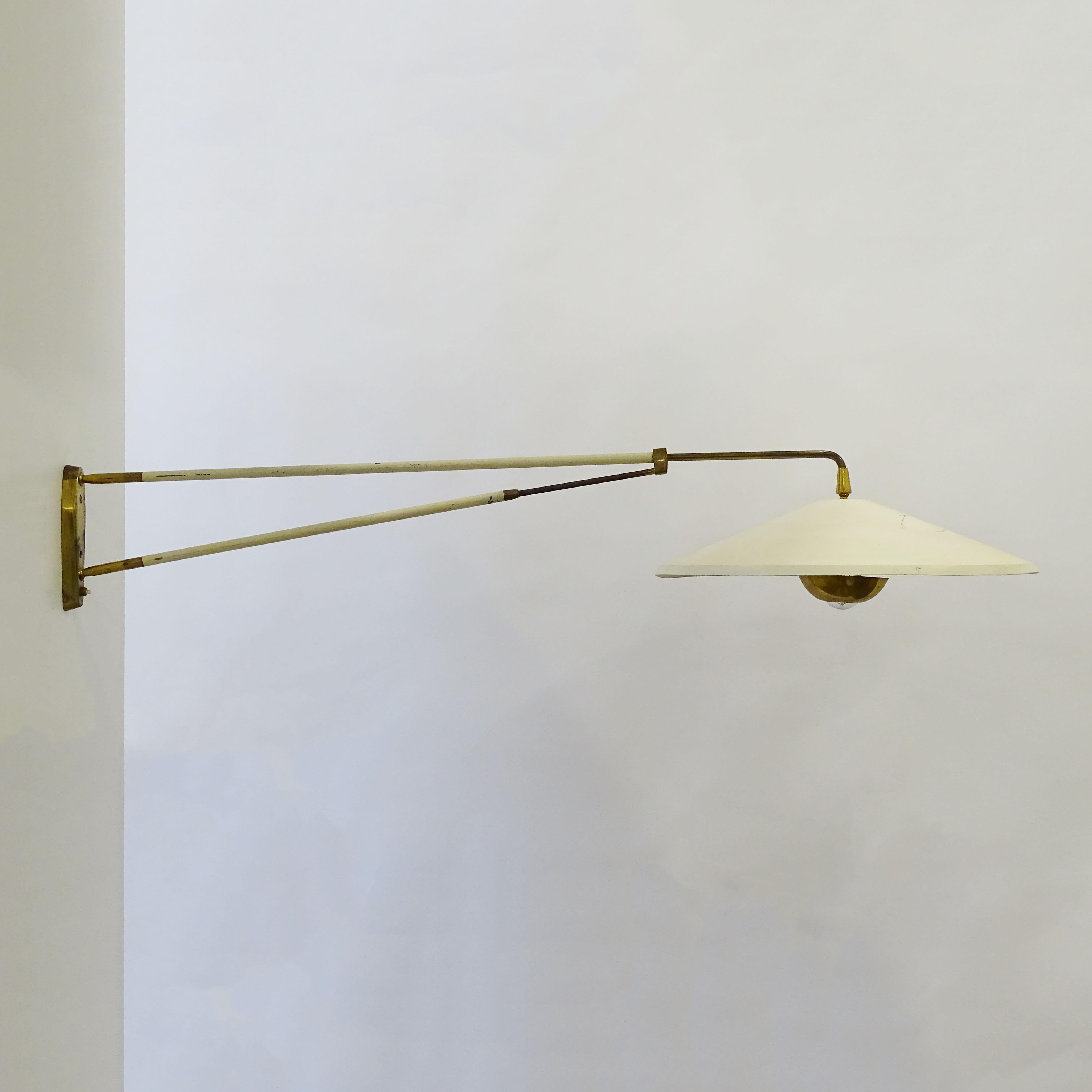 Lámpara de pared regulable Giuseppe Ostuni para Oluce, Italia Años 50 Lacado en venta