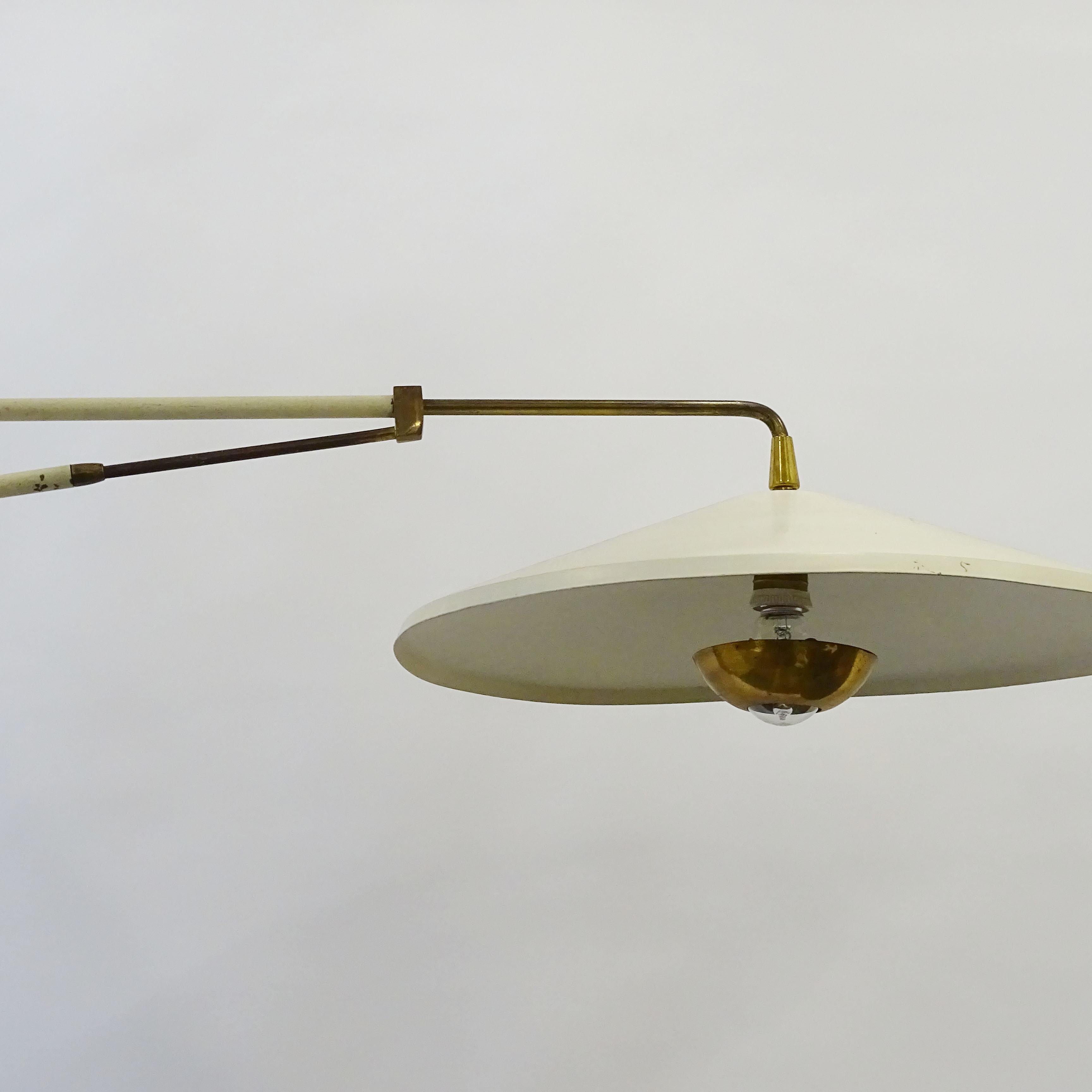 Lámpara de pared regulable Giuseppe Ostuni para Oluce, Italia Años 50 en Bueno estado para la venta en Milan, IT
