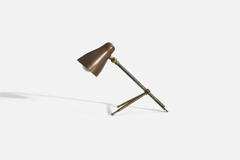 A brown lacquered metal and brass table lamp attributed to Giuseppe Ostuni and produced by O-Luce, Italy, 1950s.
   
