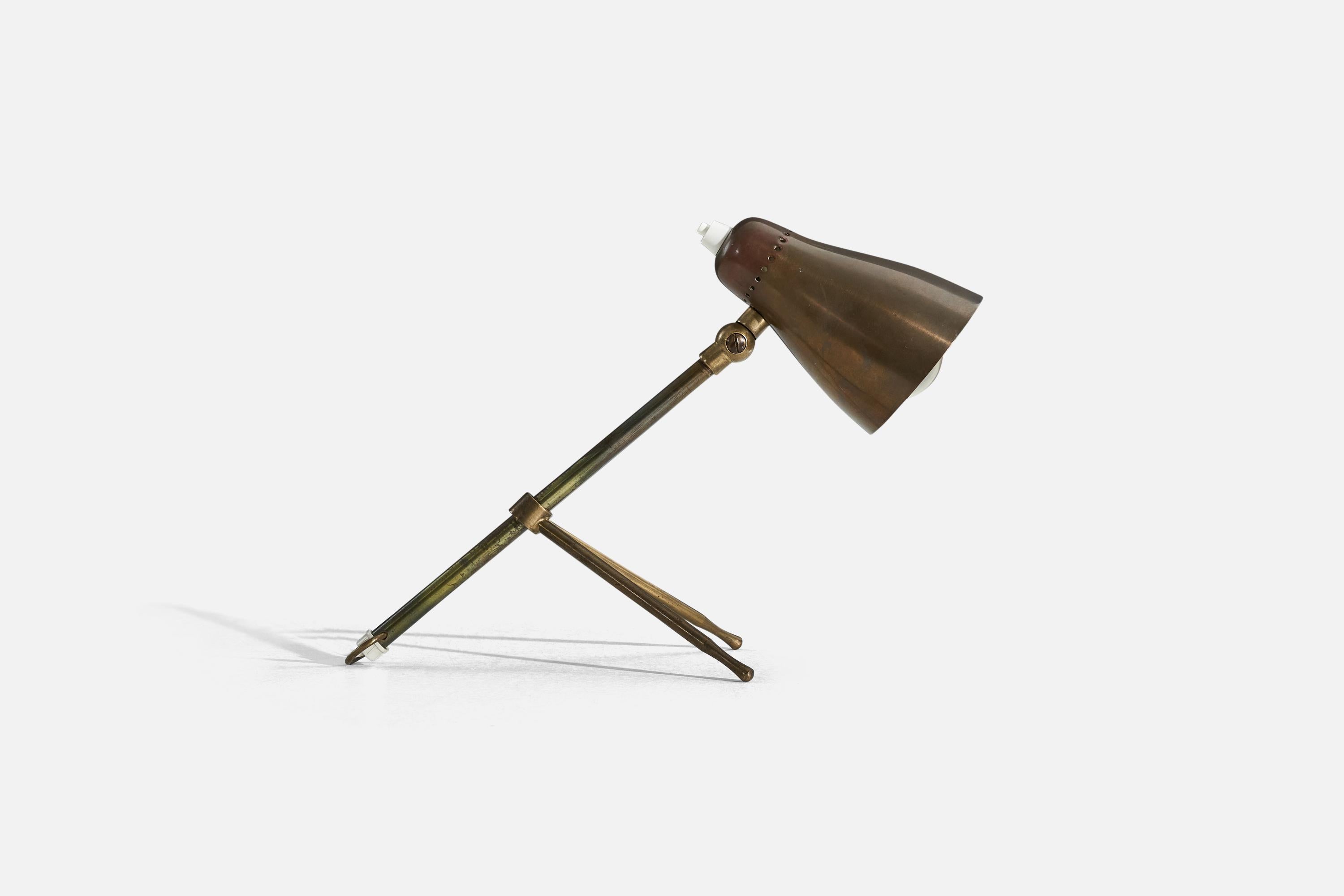 Mid-Century Modern Giuseppe Ostuni 'Attributed' Table Lamp, Brass, Metal, O-Luce, Italy, 1950s For Sale