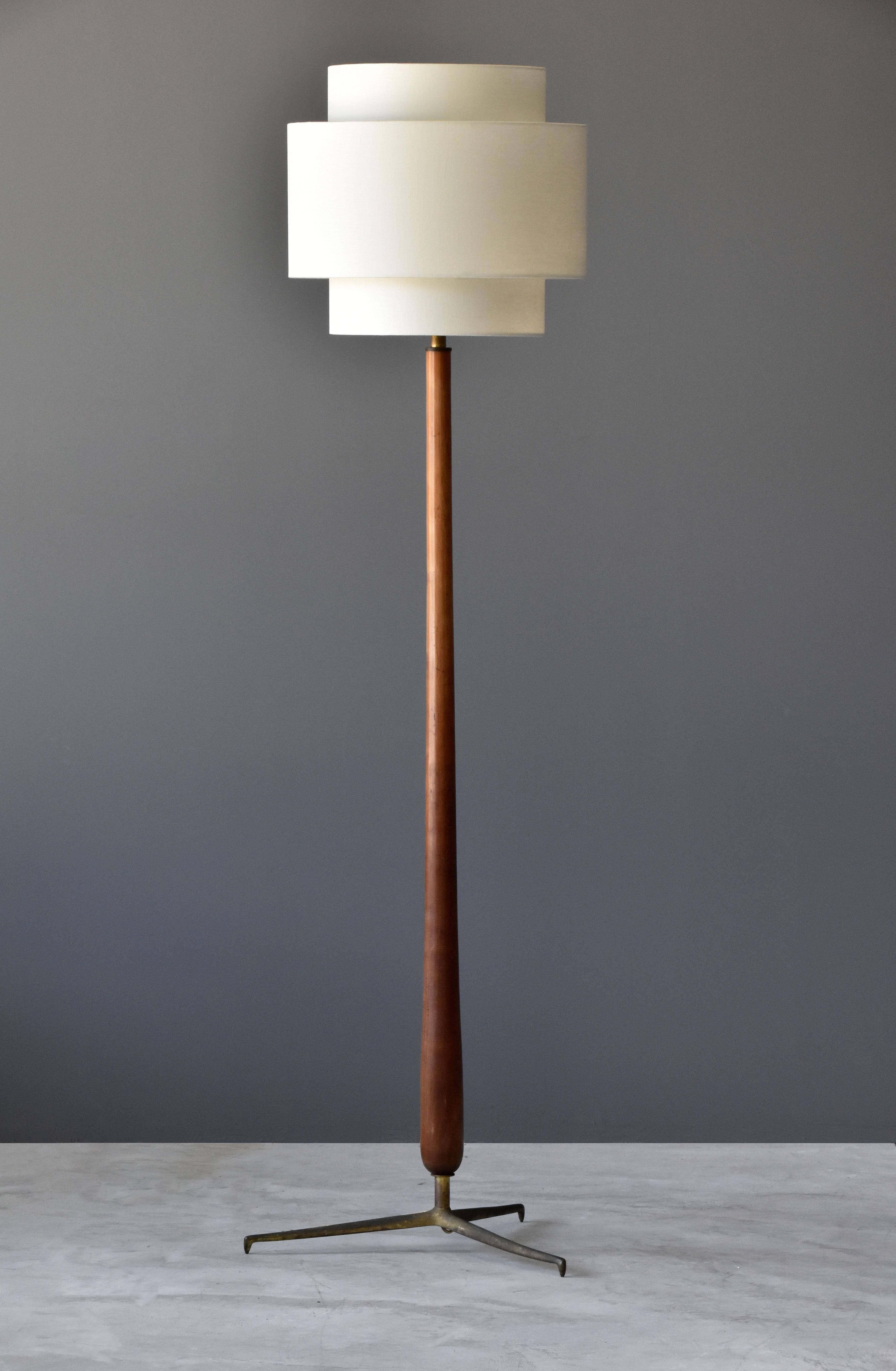 Mid-Century Modern Giuseppe Ostuni 'Attribution' Floor Lamp, Tripod Base, Walnut Brass, Italy 1950s