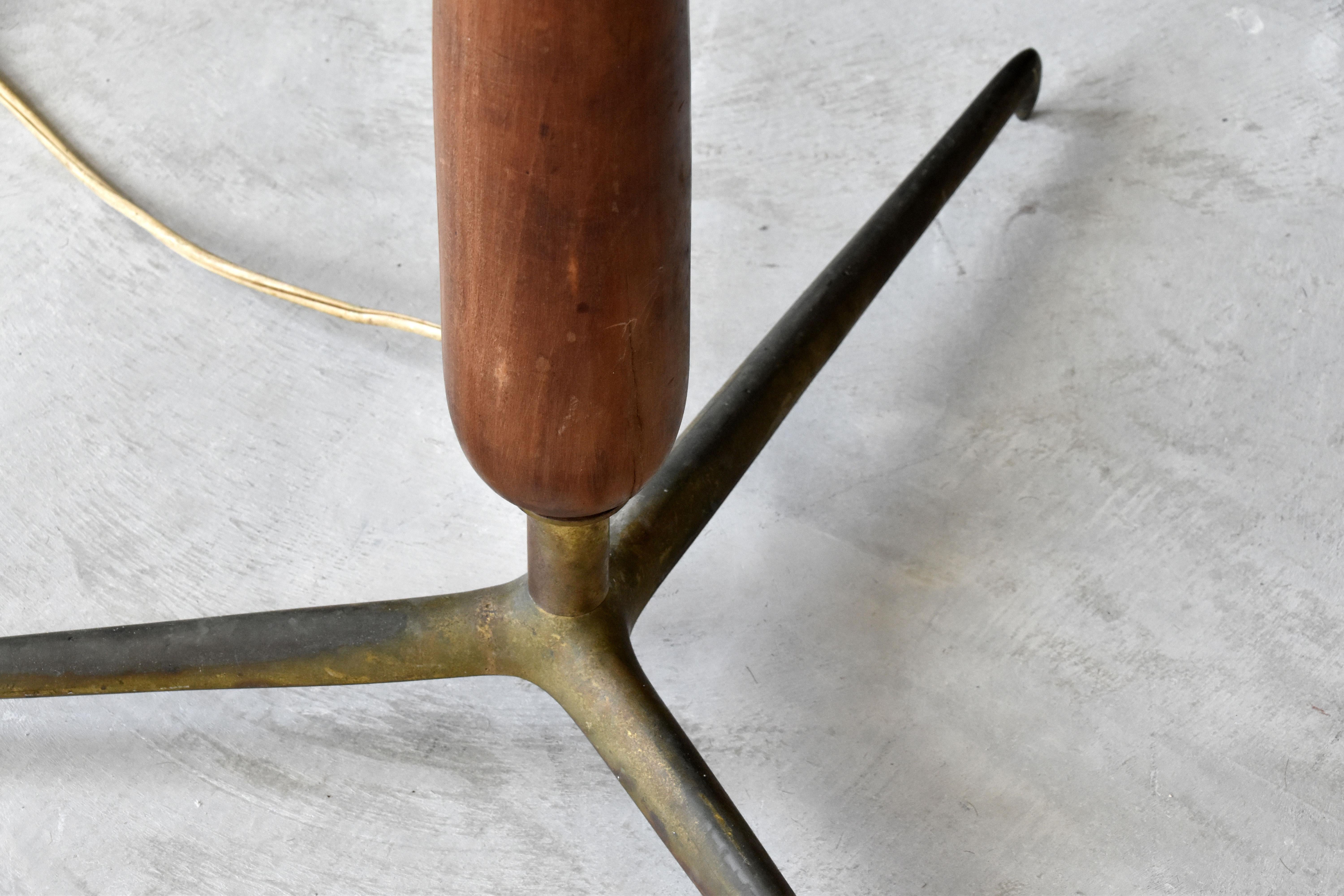 Giuseppe Ostuni 'Attribution' Floor Lamp, Tripod Base, Walnut Brass, Italy 1950s In Good Condition In High Point, NC