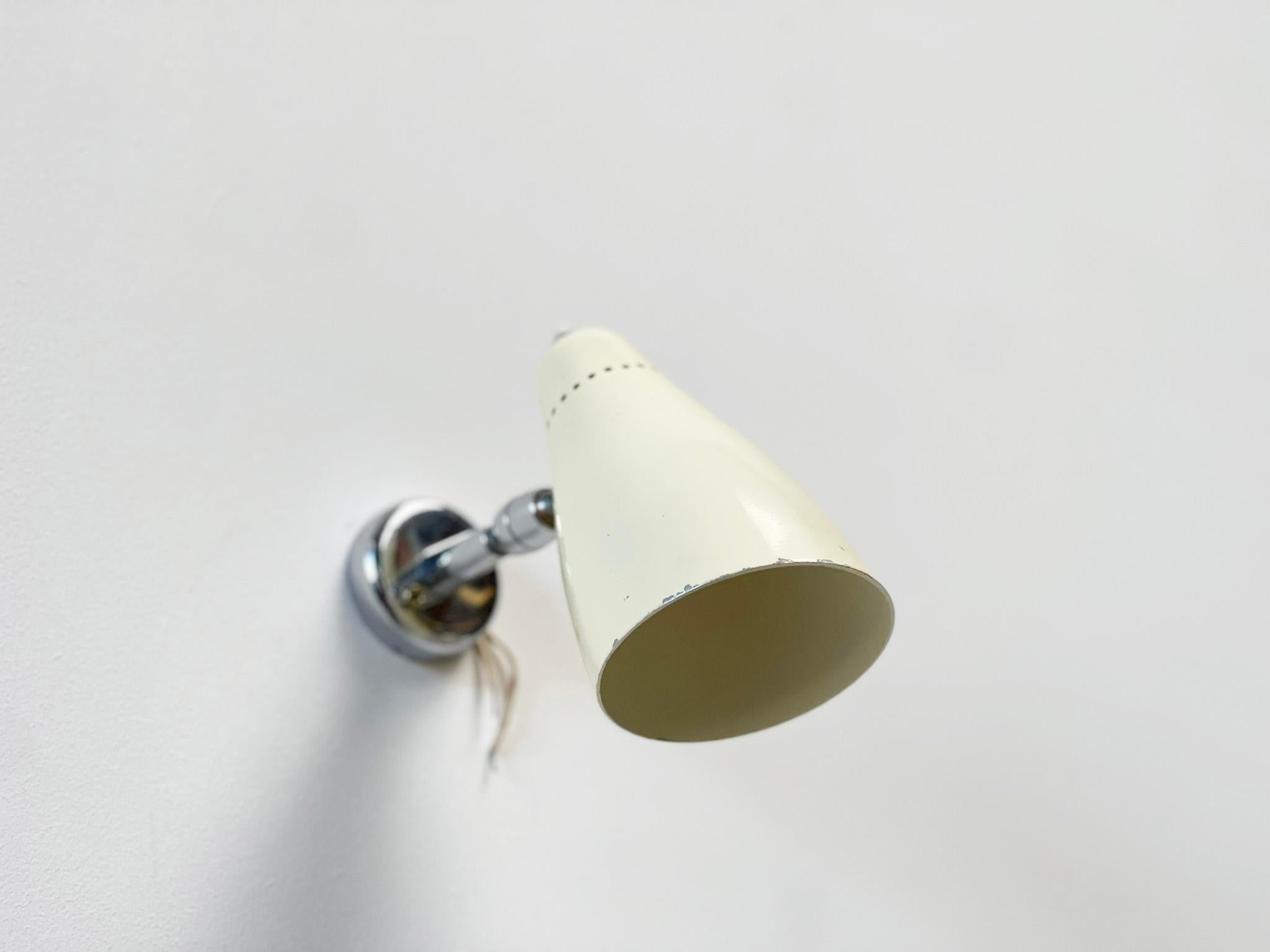Giuseppe Ostuni chrome white wall lamp In Good Condition For Sale In Nijlen, VAN