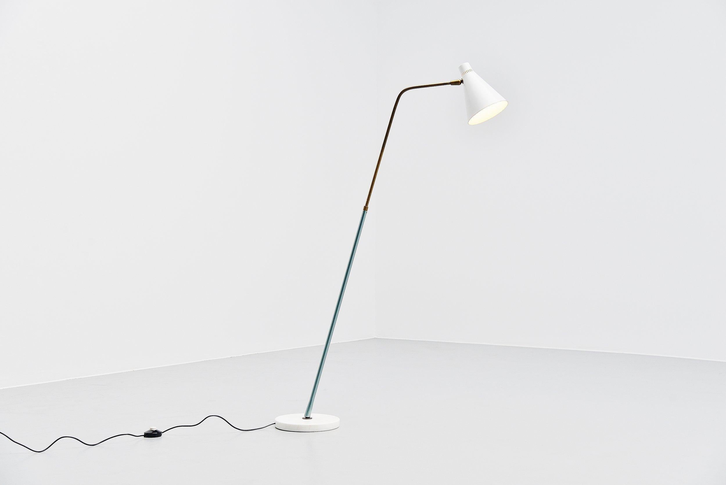 Very nice and sophisticated minimalist extendable floor lamp designed by Giuseppe Ostuni and manufactured by Oluce, Italy 1952. This lamp has a stem that is adjustable in angle and height and the shade is adjustable as well. Very nice solid brass