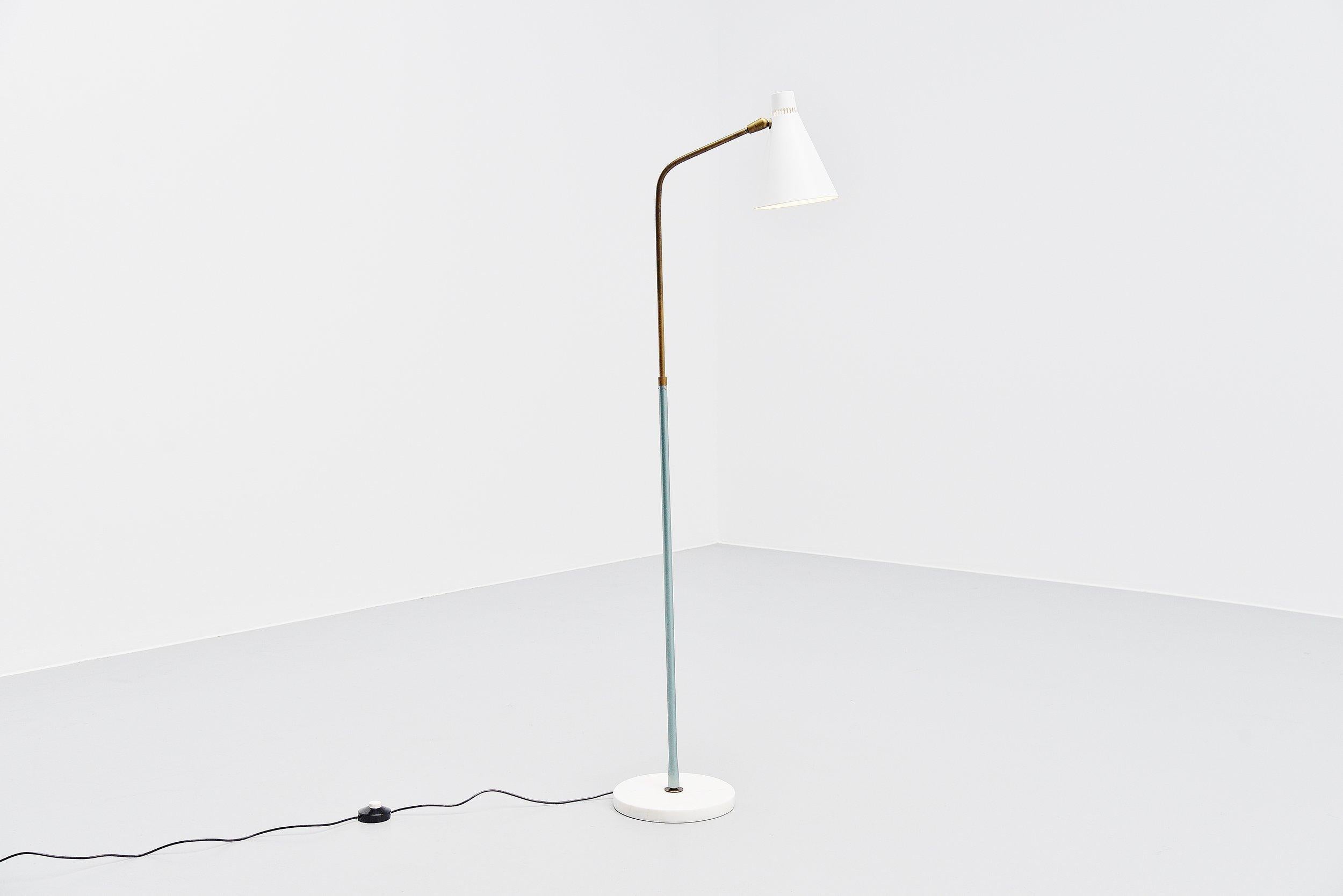 Giuseppe Ostuni, ausziehbare Stehlampe Oluce 1952 (Kaltmalerei) im Angebot