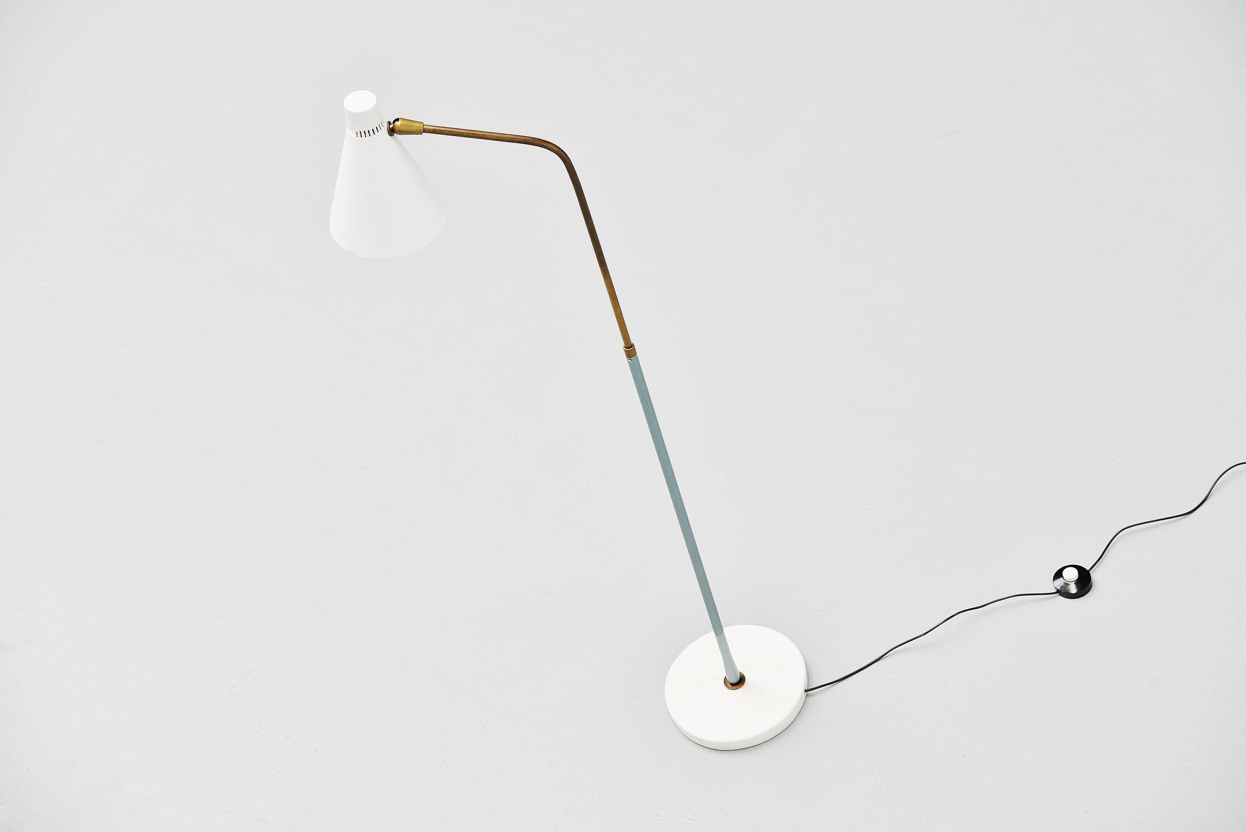 Giuseppe Ostuni extendable floor lamp Oluce 1952 In Good Condition In Roosendaal, Noord Brabant