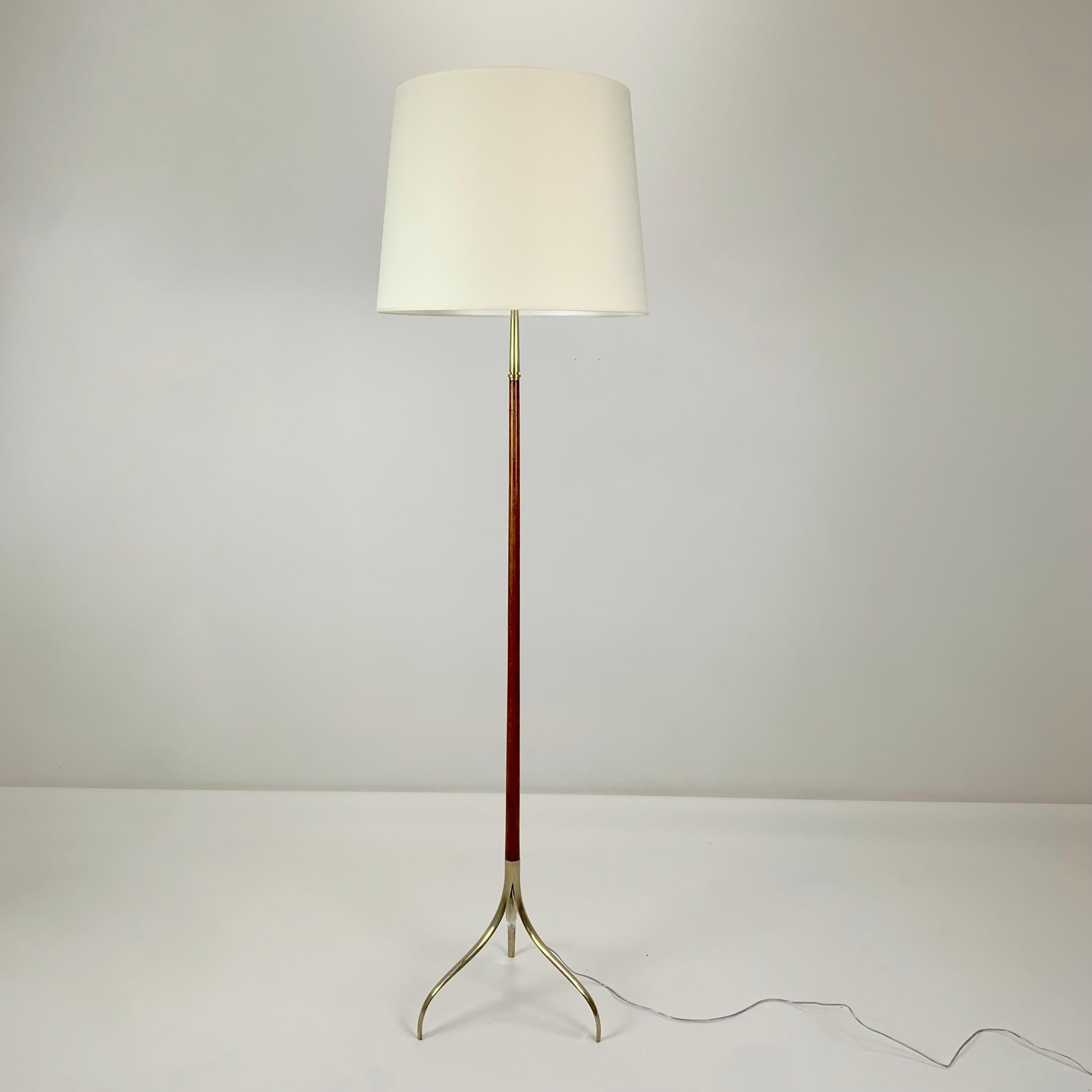 Mid-Century Modern Giuseppe Ostuni Floor Lamp , 313 Model, for O-Luce, circa 1949, Italy. For Sale