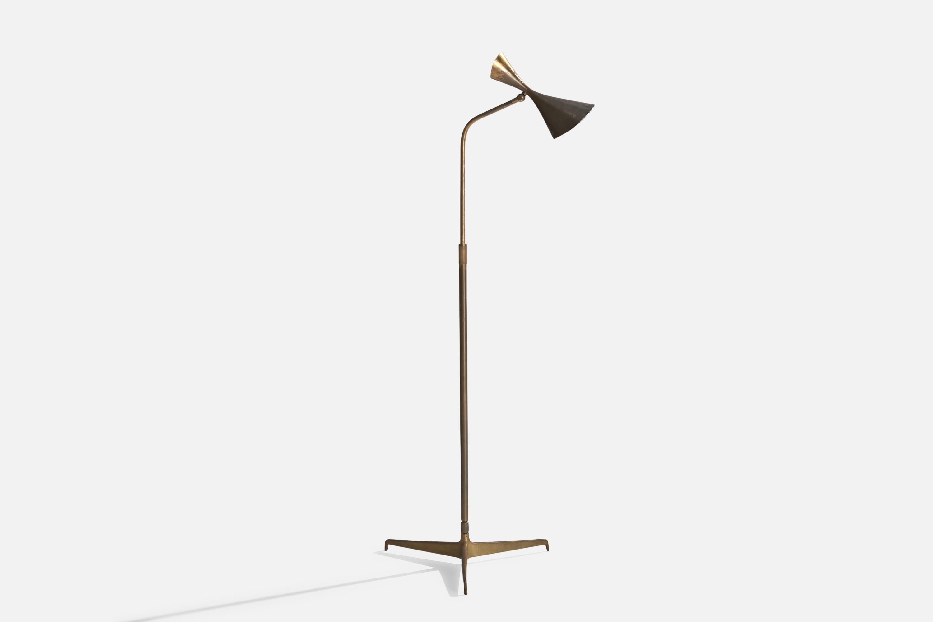 Rare lampadaire réglable en laiton conçu par Giuseppe Ostuni et produit par O-Luce, Italie, vers les années 1950.

Dimensions de la lampe (pouces) : 60.5