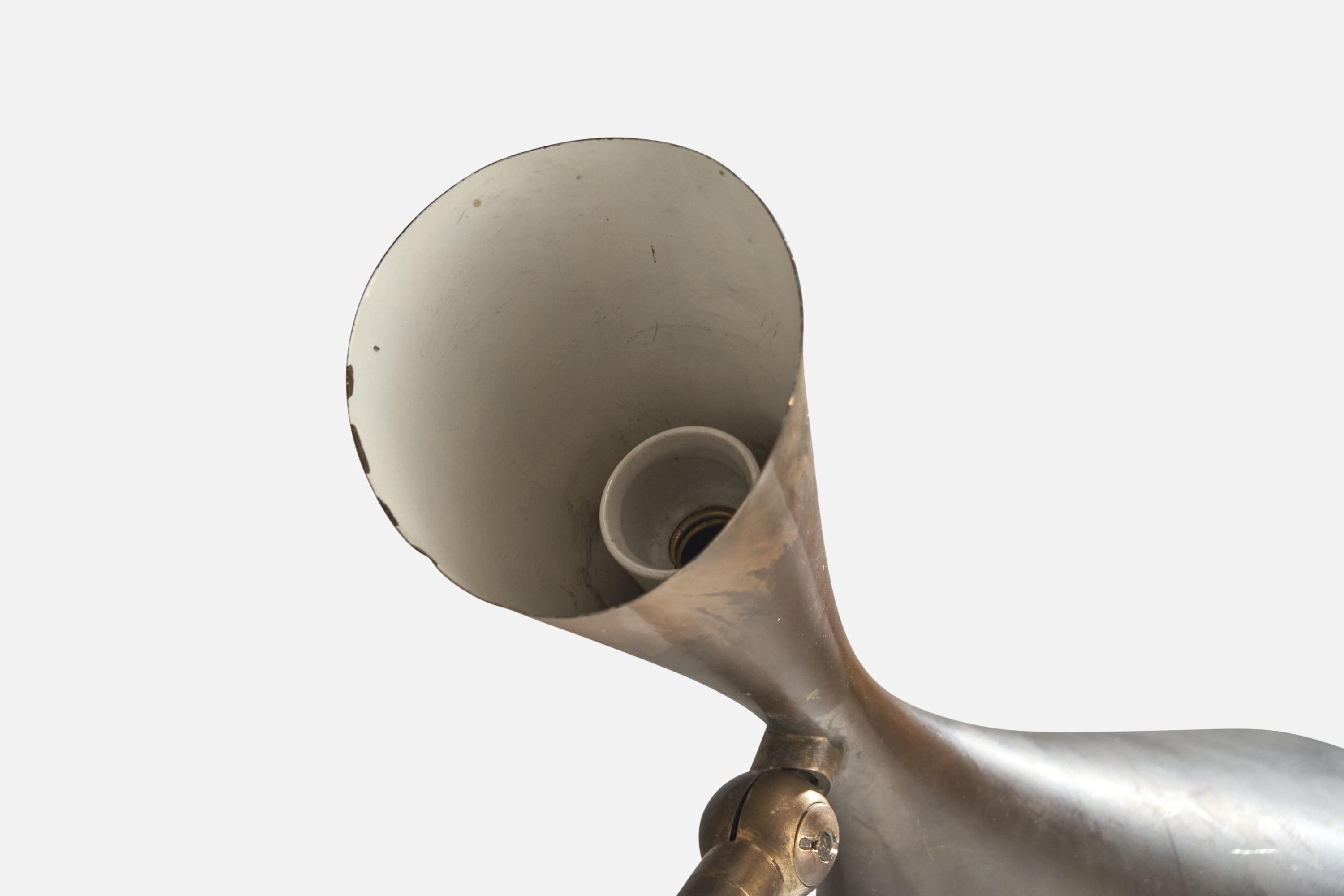 Giuseppe Ostuni, lampadaire en laiton, Italie, années 1950 Bon état - En vente à High Point, NC